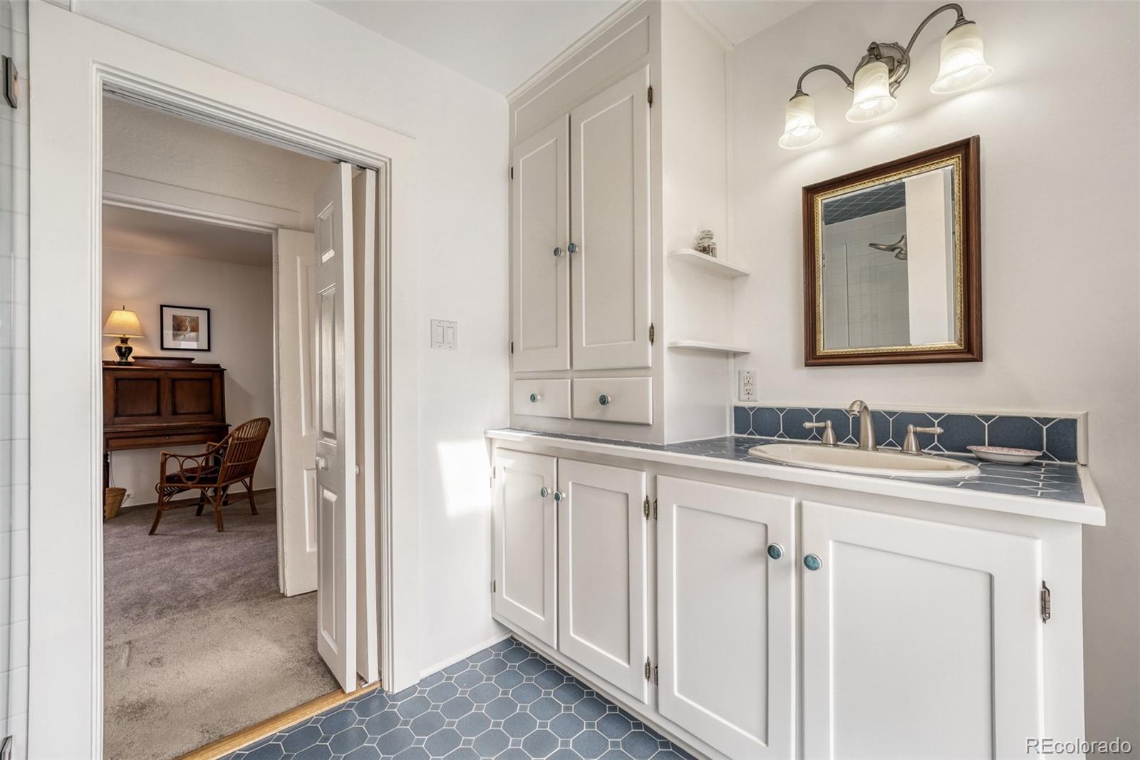 MLS Image #28 for 920  olive street,denver, Colorado