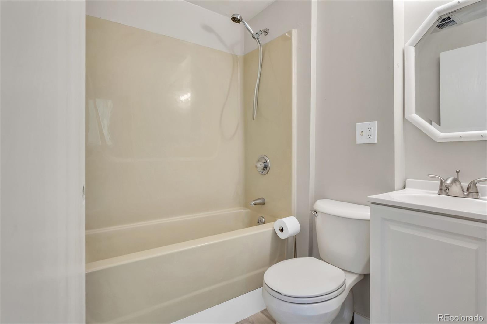 MLS Image #17 for 17477 e rice circle a,aurora, Colorado