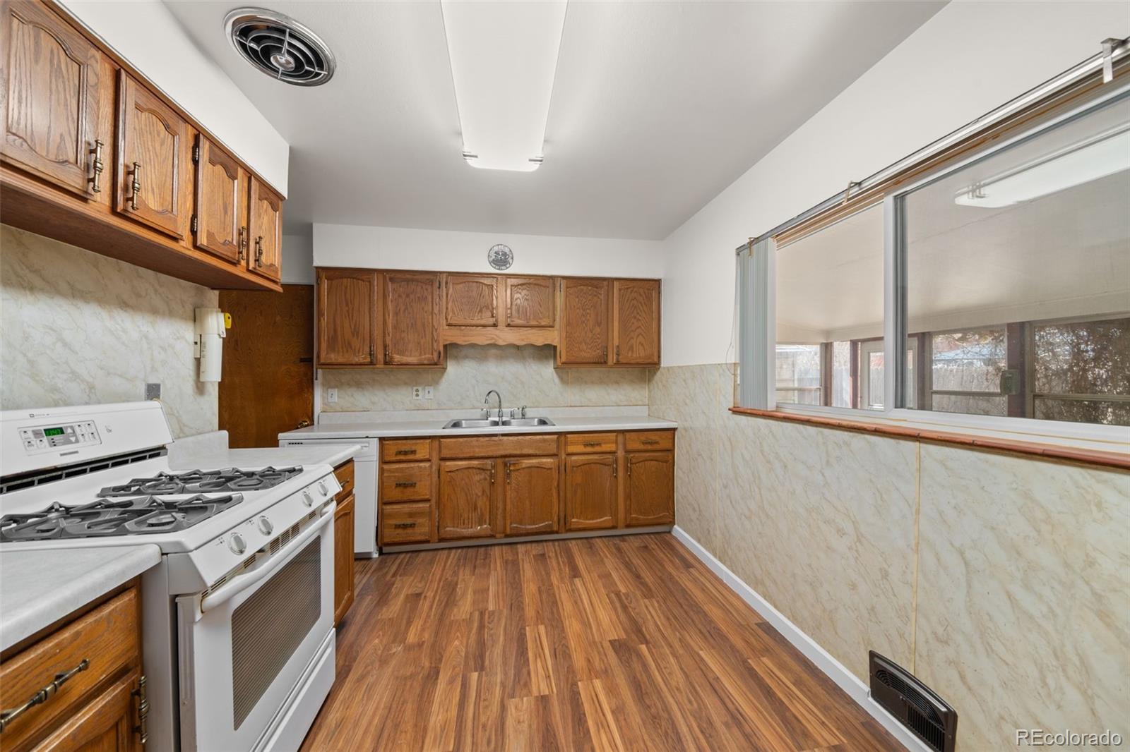 MLS Image #11 for 1951 s lowell boulevard,denver, Colorado