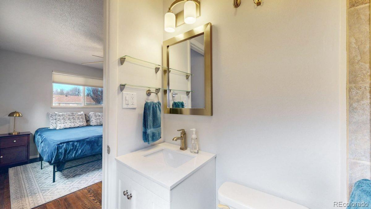 MLS Image #10 for 1365 s newport street,denver, Colorado