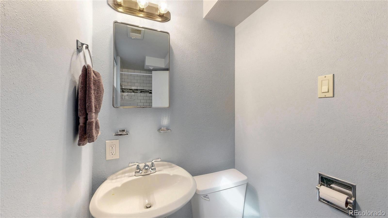 MLS Image #26 for 1365 s newport street,denver, Colorado