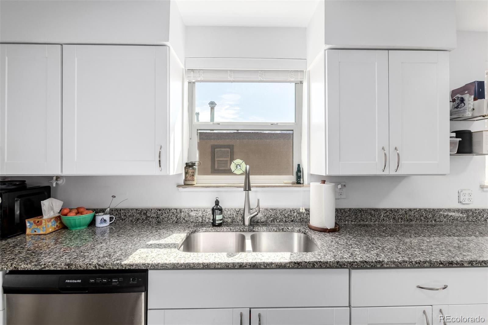 MLS Image #18 for 1885 s zuni street,denver, Colorado