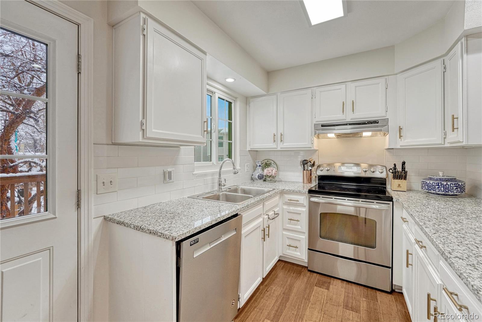 MLS Image #10 for 1811 s quebec way,denver, Colorado