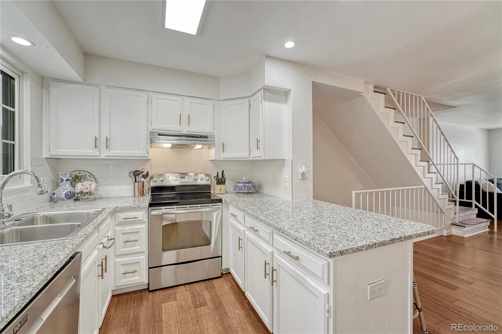 MLS Image #11 for 1811 s quebec way,denver, Colorado