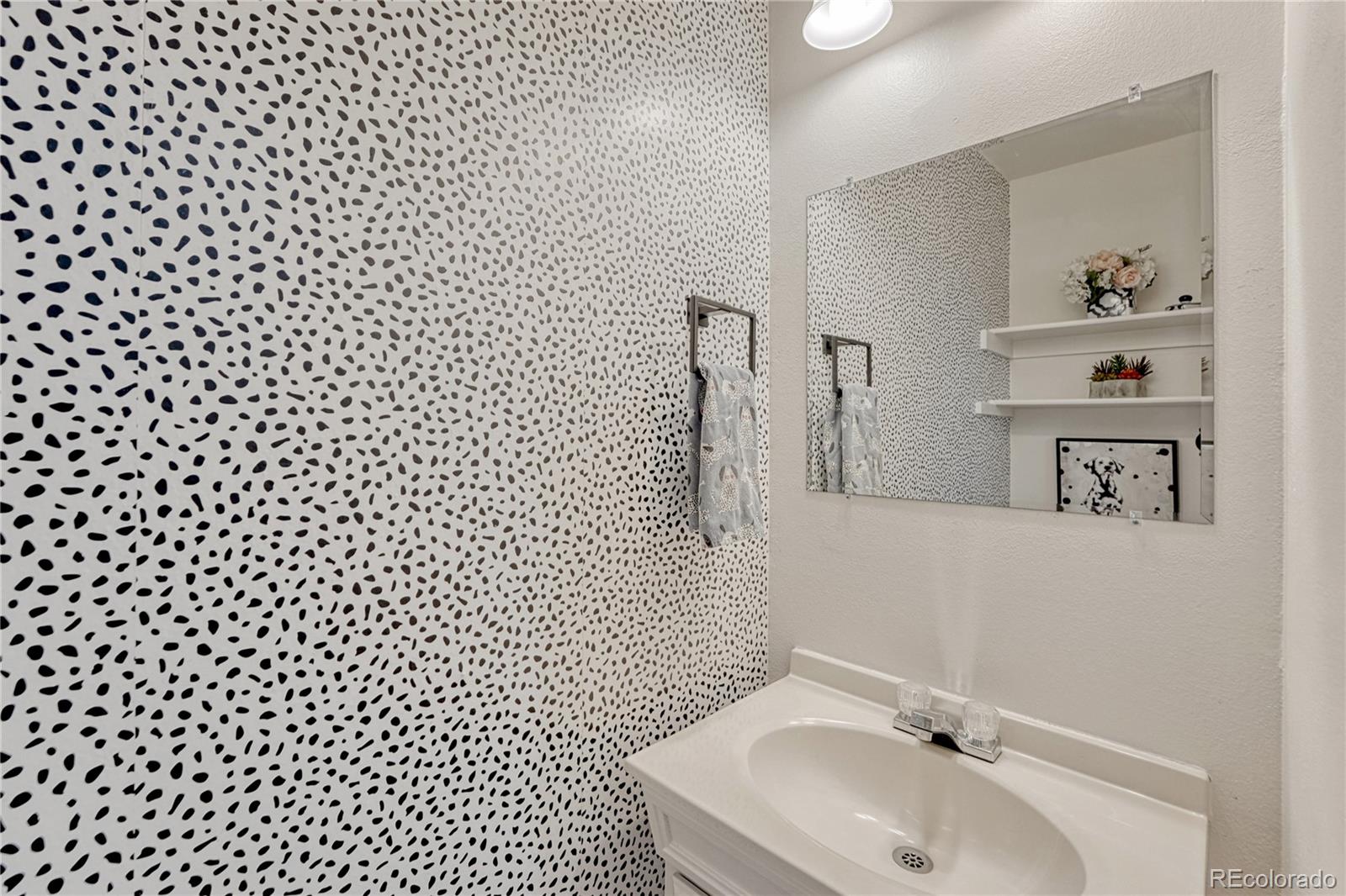 MLS Image #14 for 1811 s quebec way,denver, Colorado