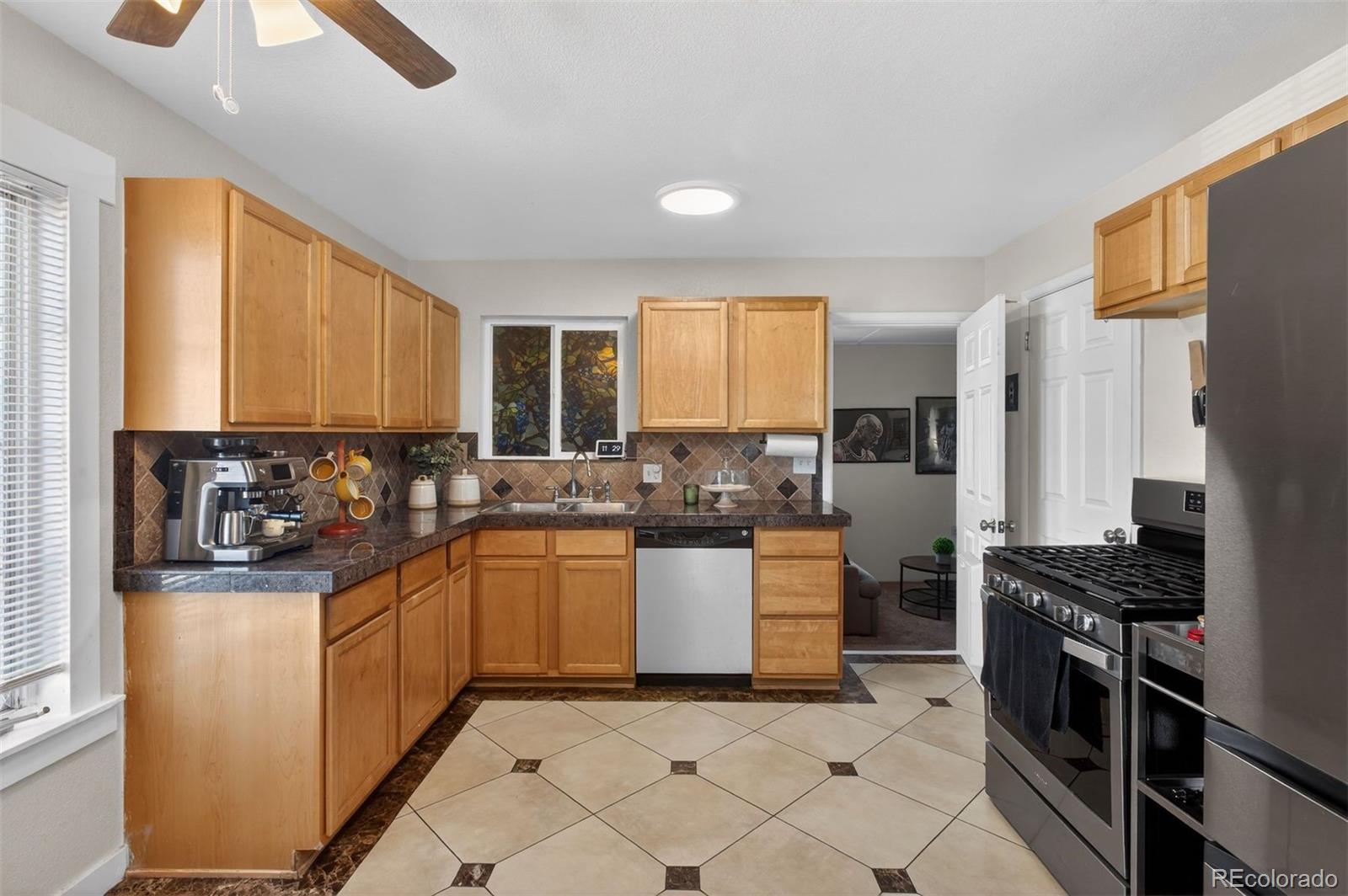 MLS Image #13 for 820  newark street,aurora, Colorado