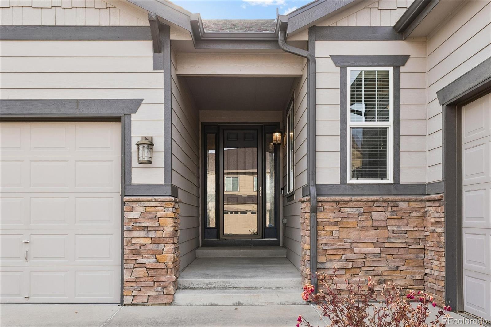MLS Image #2 for 4825 s riviera way,aurora, Colorado