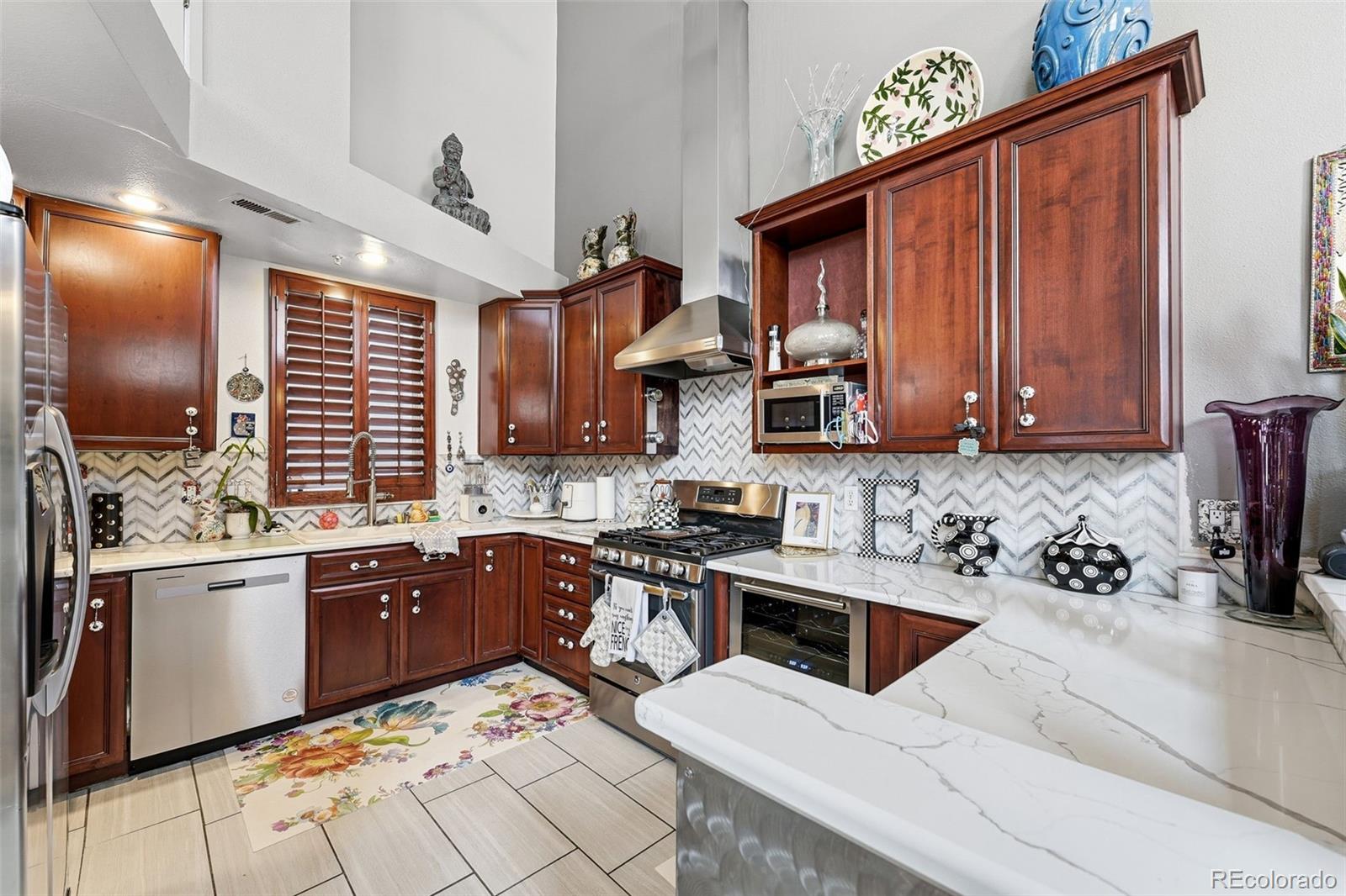MLS Image #11 for 790 n clarkson street 101,denver, Colorado
