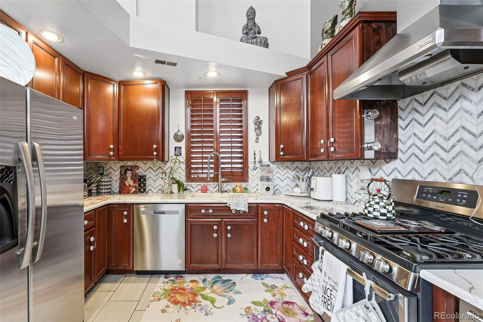 MLS Image #12 for 790 n clarkson street 101,denver, Colorado
