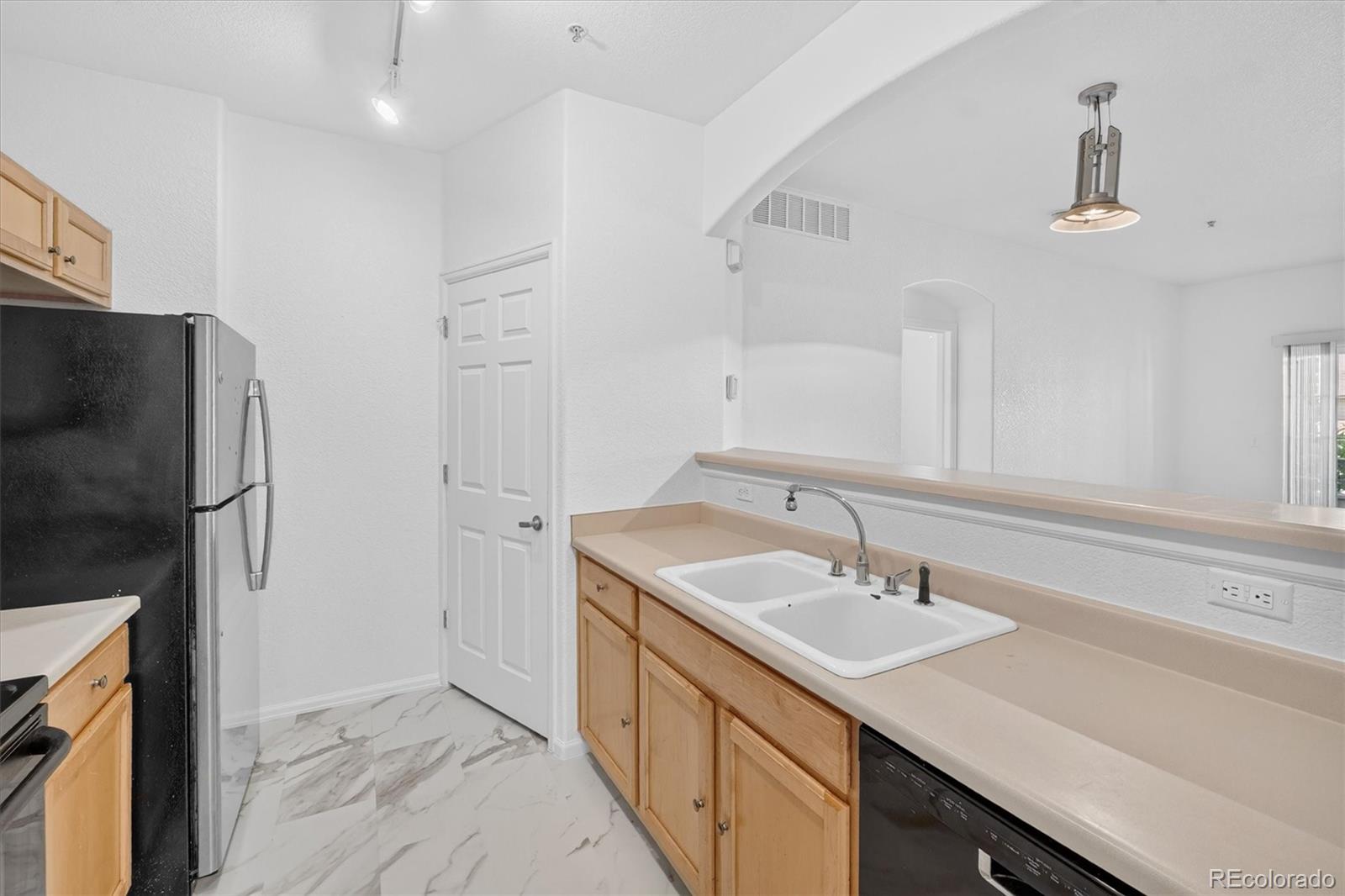 MLS Image #14 for 5255  memphis street,denver, Colorado