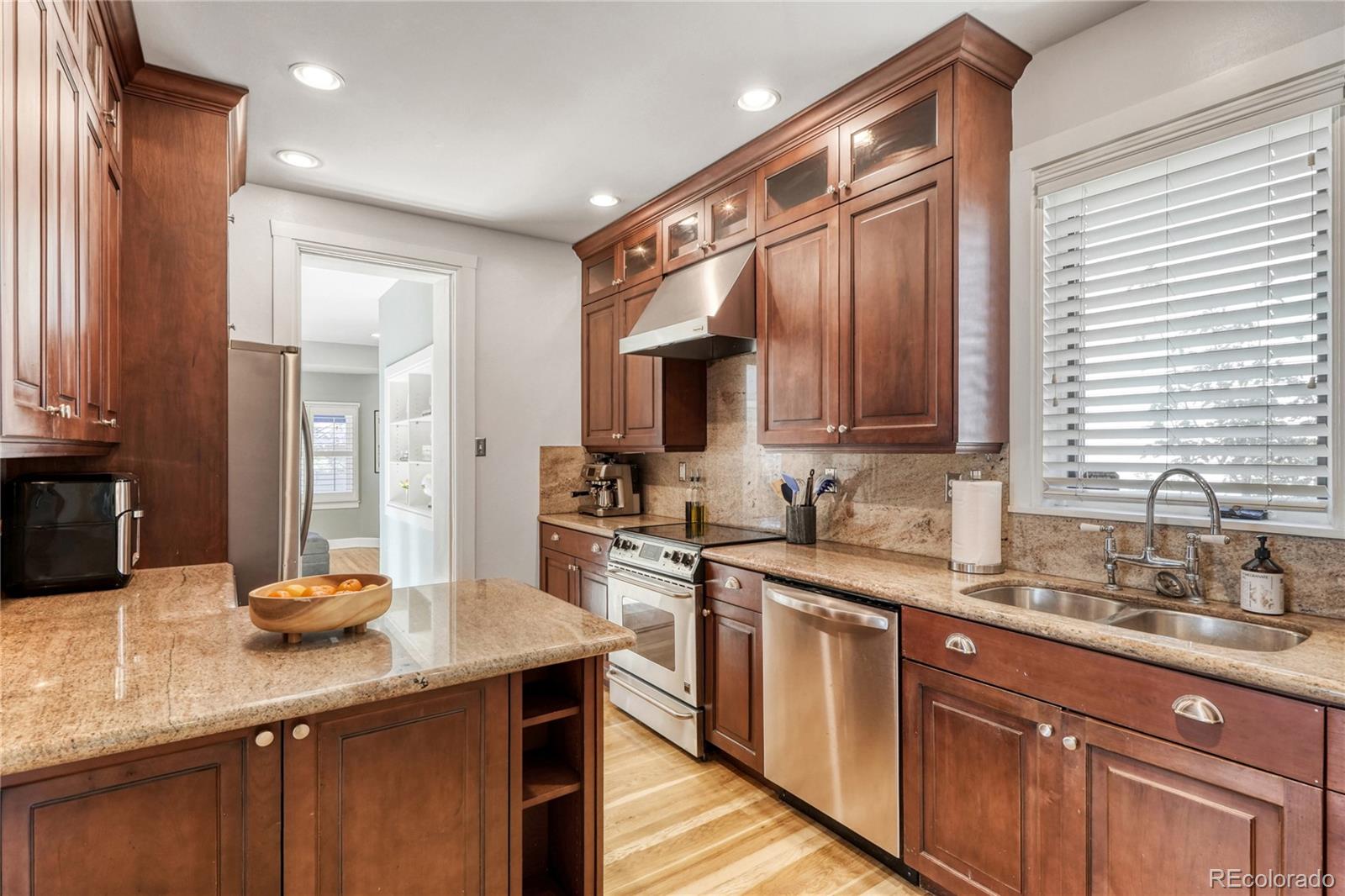 MLS Image #10 for 1115 s emerson street,denver, Colorado