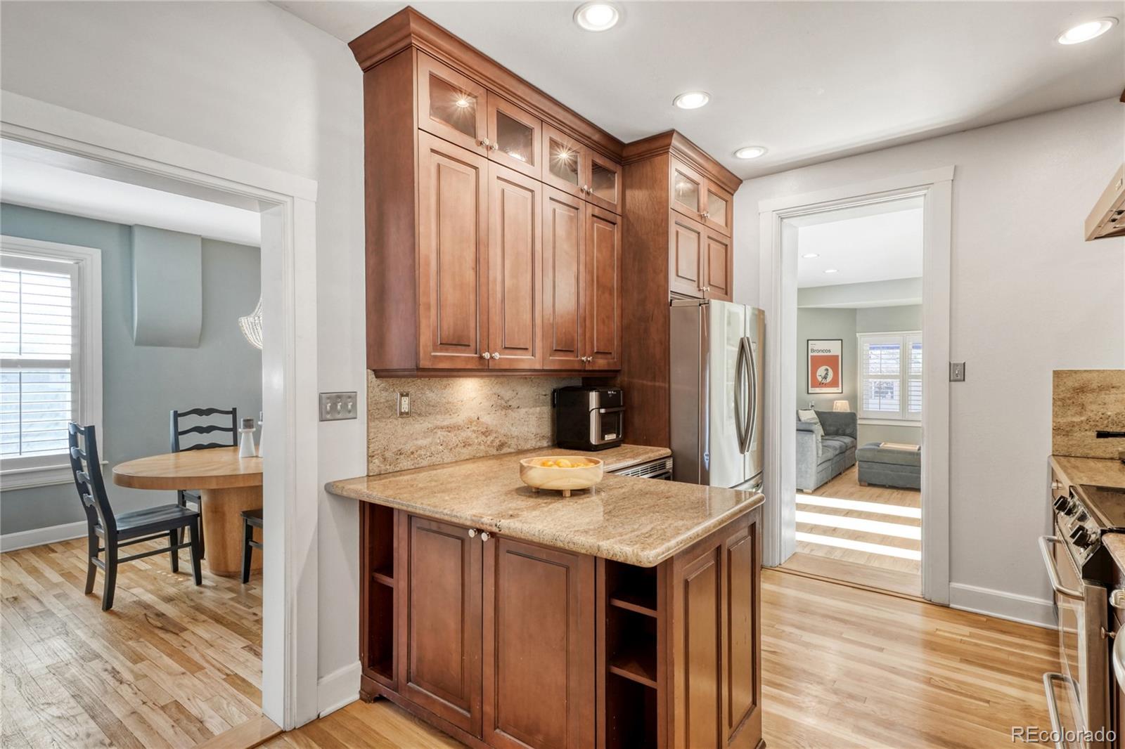 MLS Image #11 for 1115 s emerson street,denver, Colorado