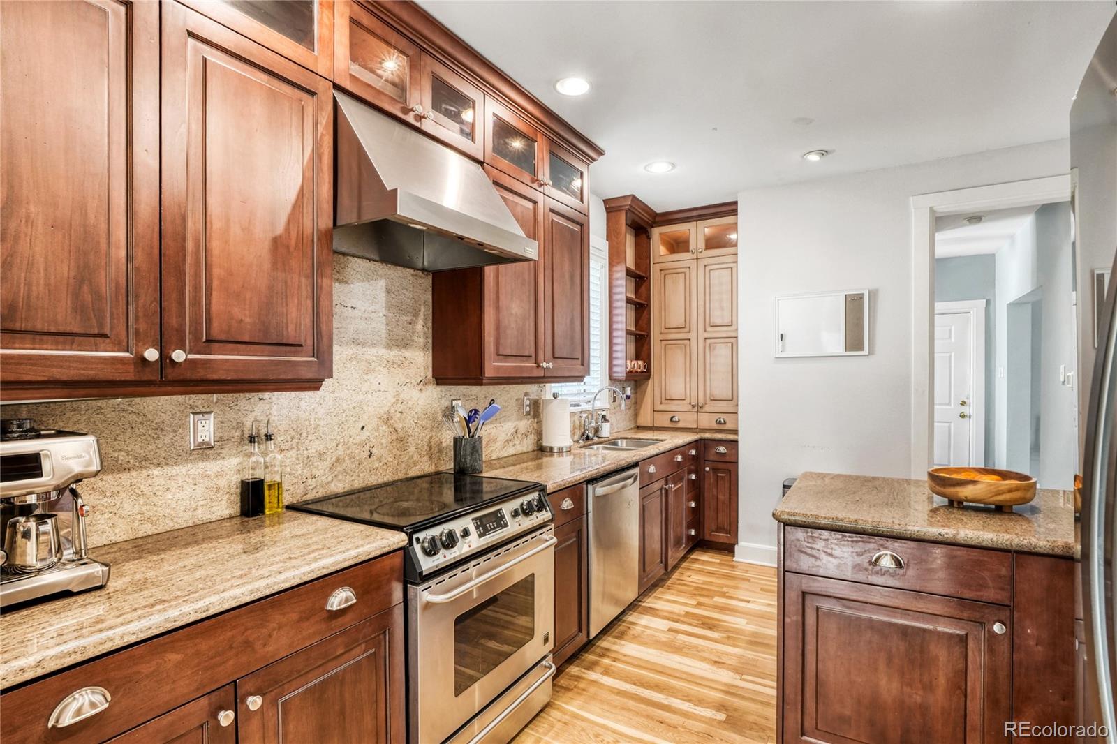 MLS Image #13 for 1115 s emerson street,denver, Colorado