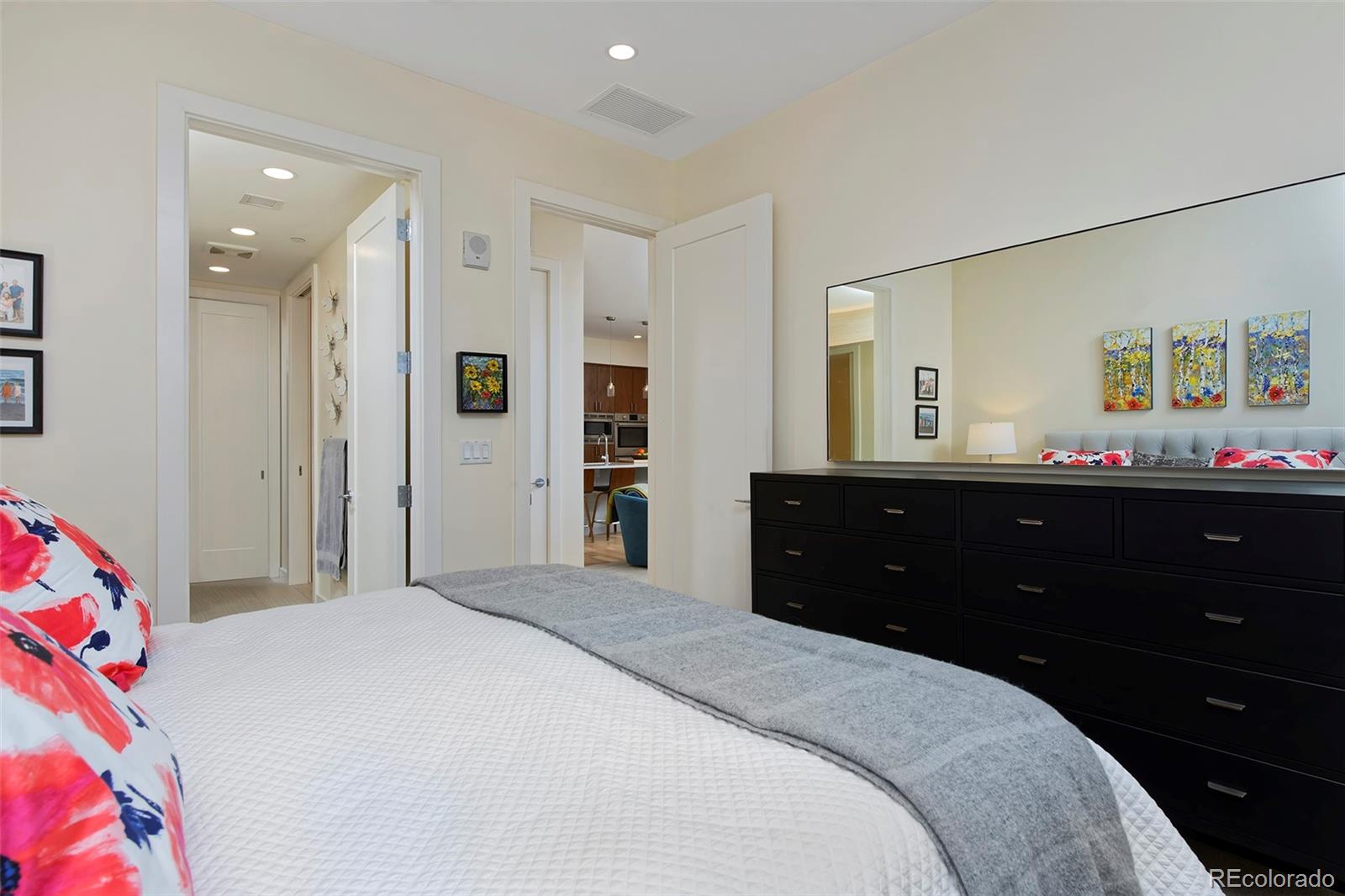 MLS Image #17 for 250  columbine street 509,denver, Colorado