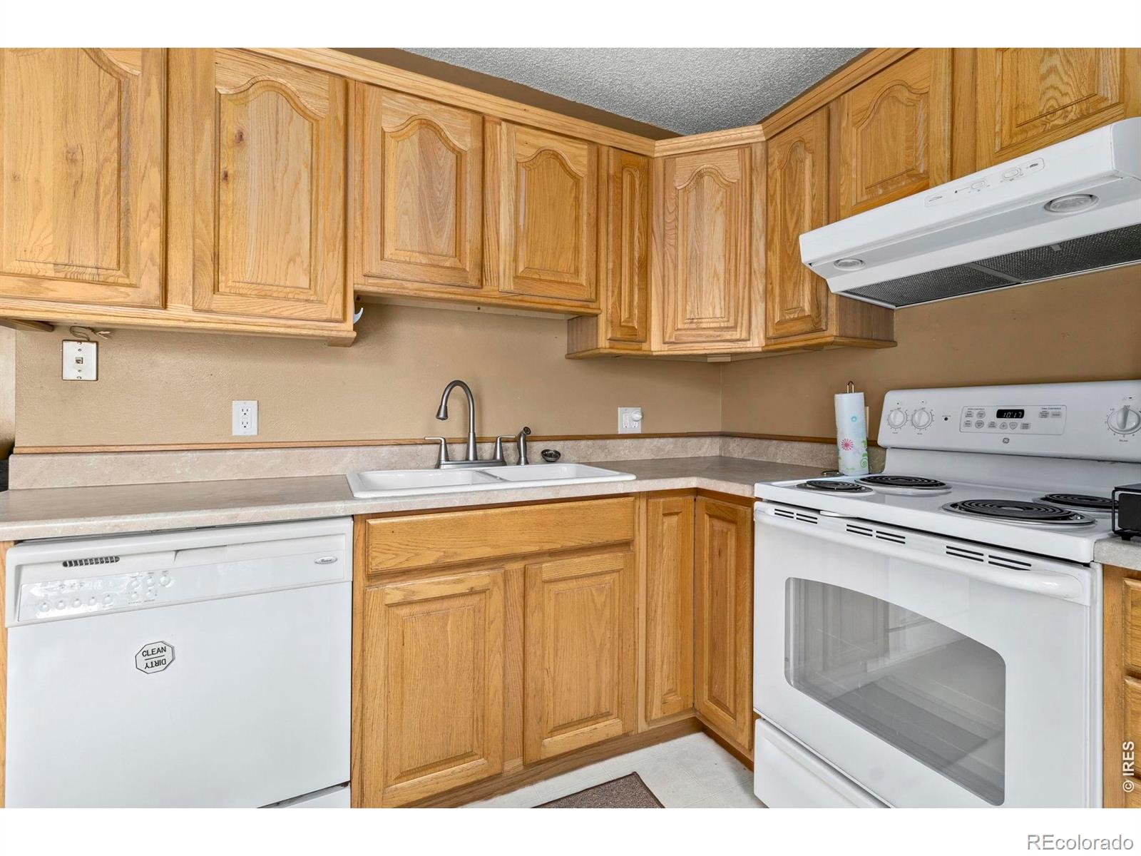 MLS Image #9 for 985 w 10th street,loveland, Colorado