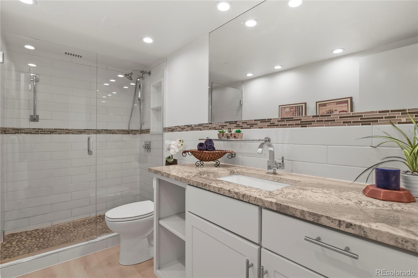 MLS Image #13 for 790 n washington street,denver, Colorado