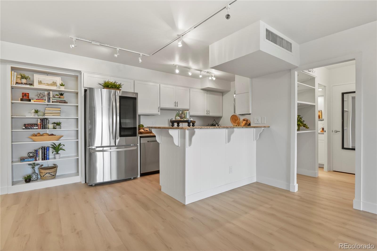 MLS Image #5 for 790 n washington street,denver, Colorado