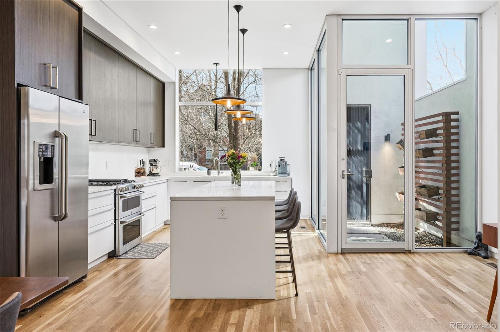 MLS Image #10 for 2516 n clarkson street,denver, Colorado