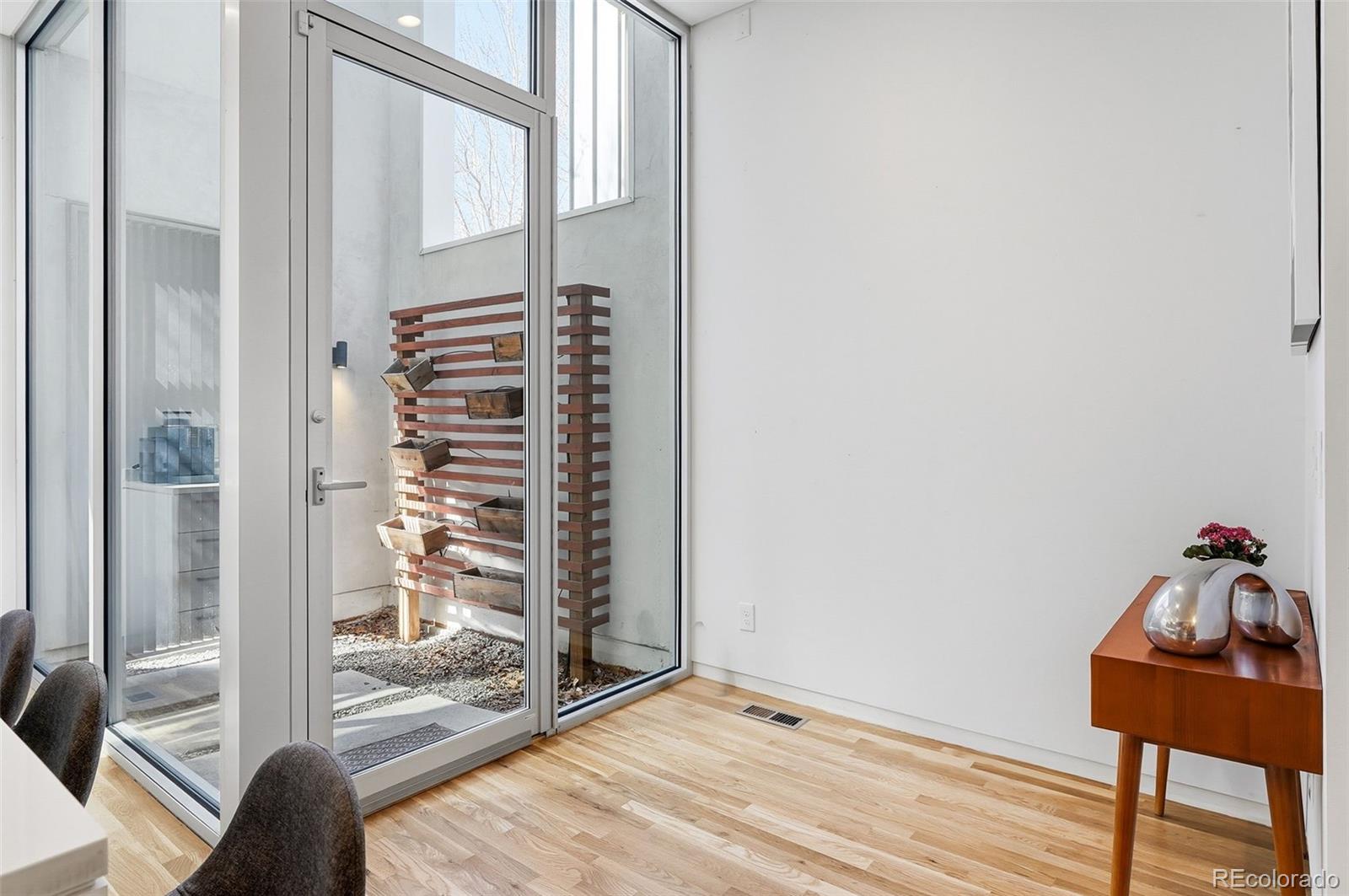 MLS Image #14 for 2516 n clarkson street,denver, Colorado