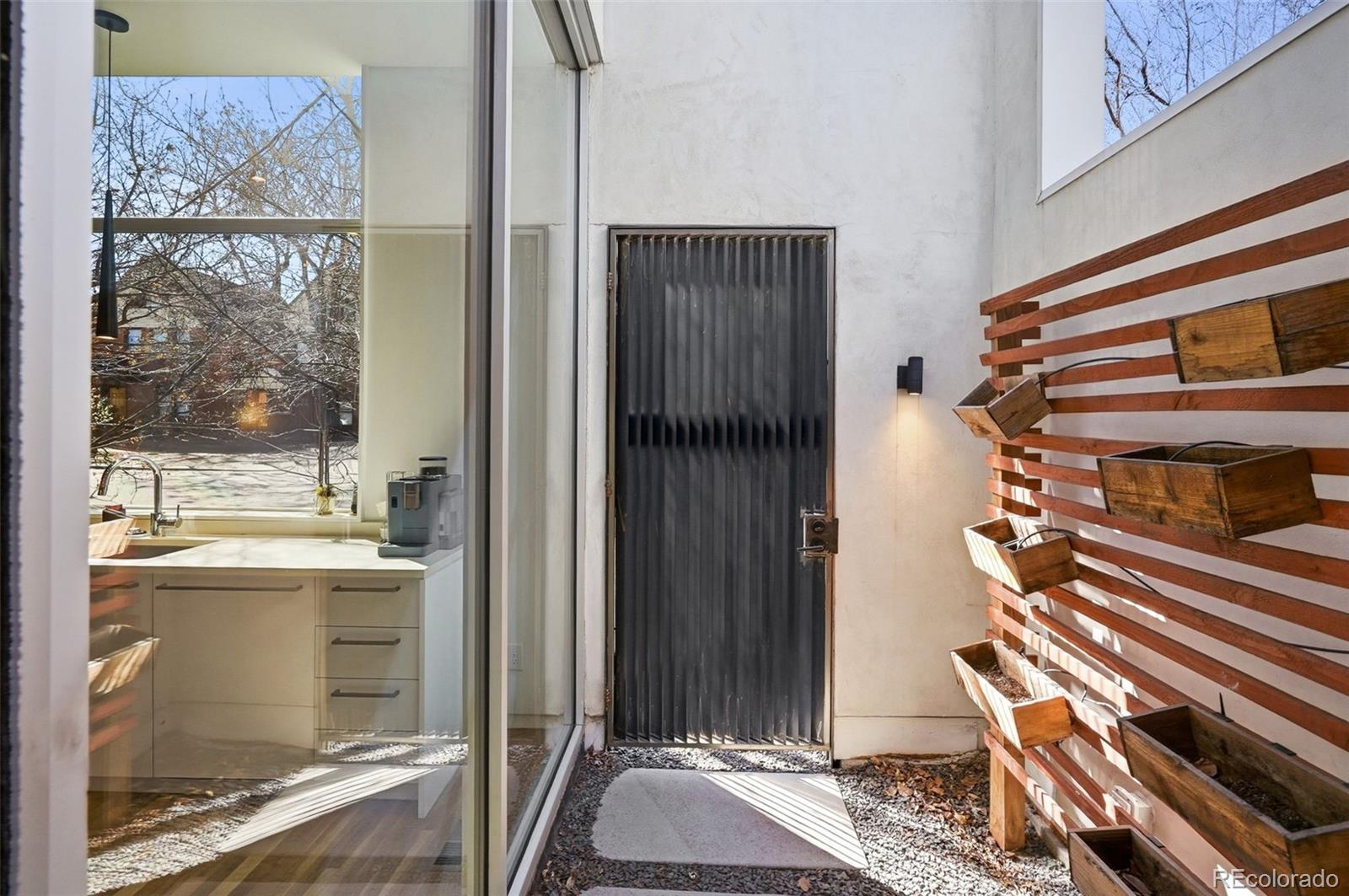 MLS Image #2 for 2516 n clarkson street,denver, Colorado