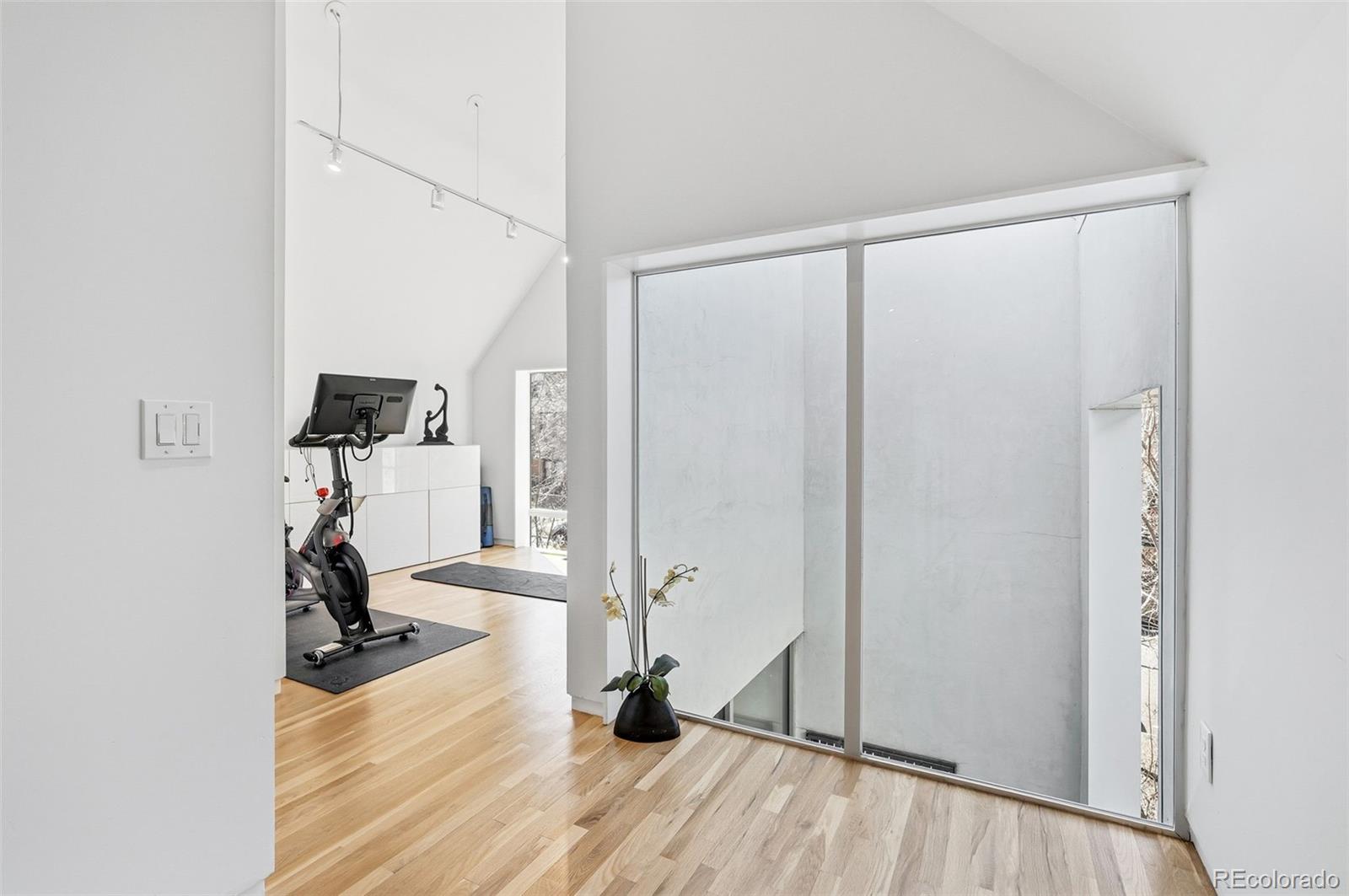 MLS Image #21 for 2516 n clarkson street,denver, Colorado