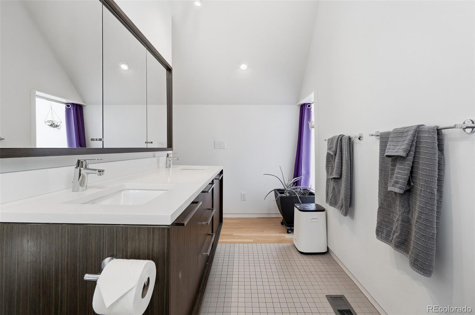 MLS Image #33 for 2516 n clarkson street,denver, Colorado