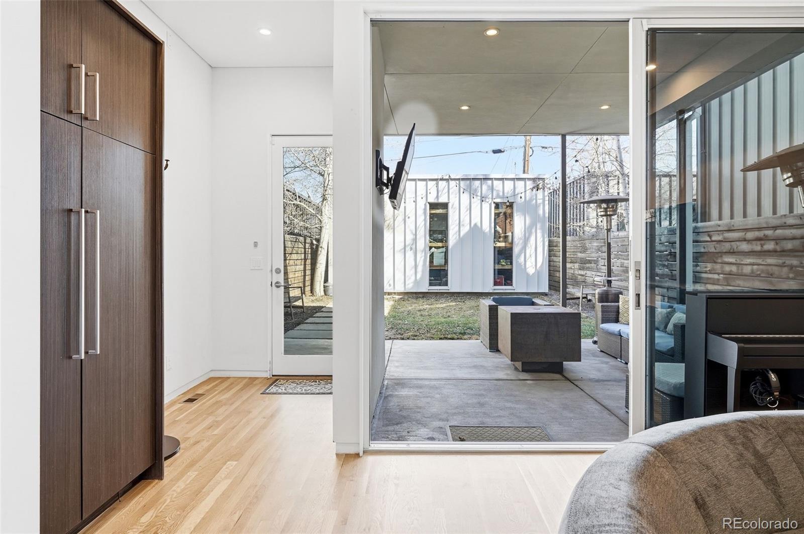 MLS Image #6 for 2516 n clarkson street,denver, Colorado