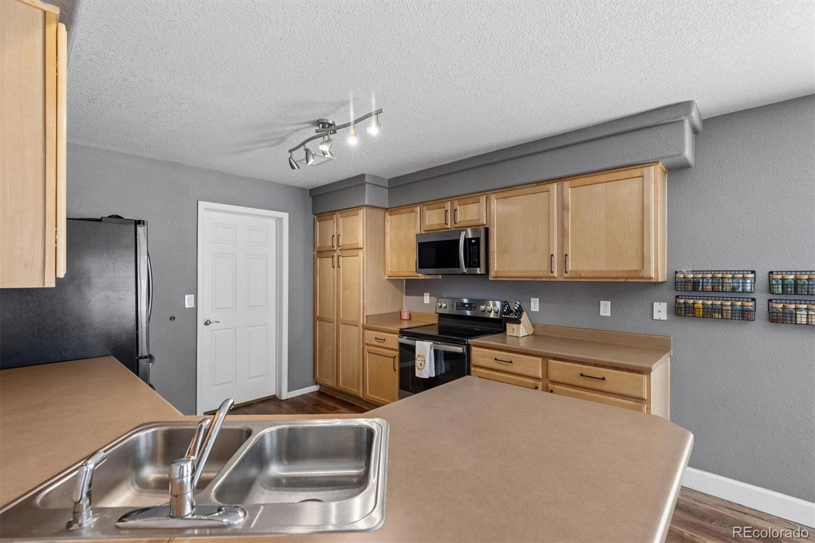MLS Image #6 for 4983  halifax court,denver, Colorado