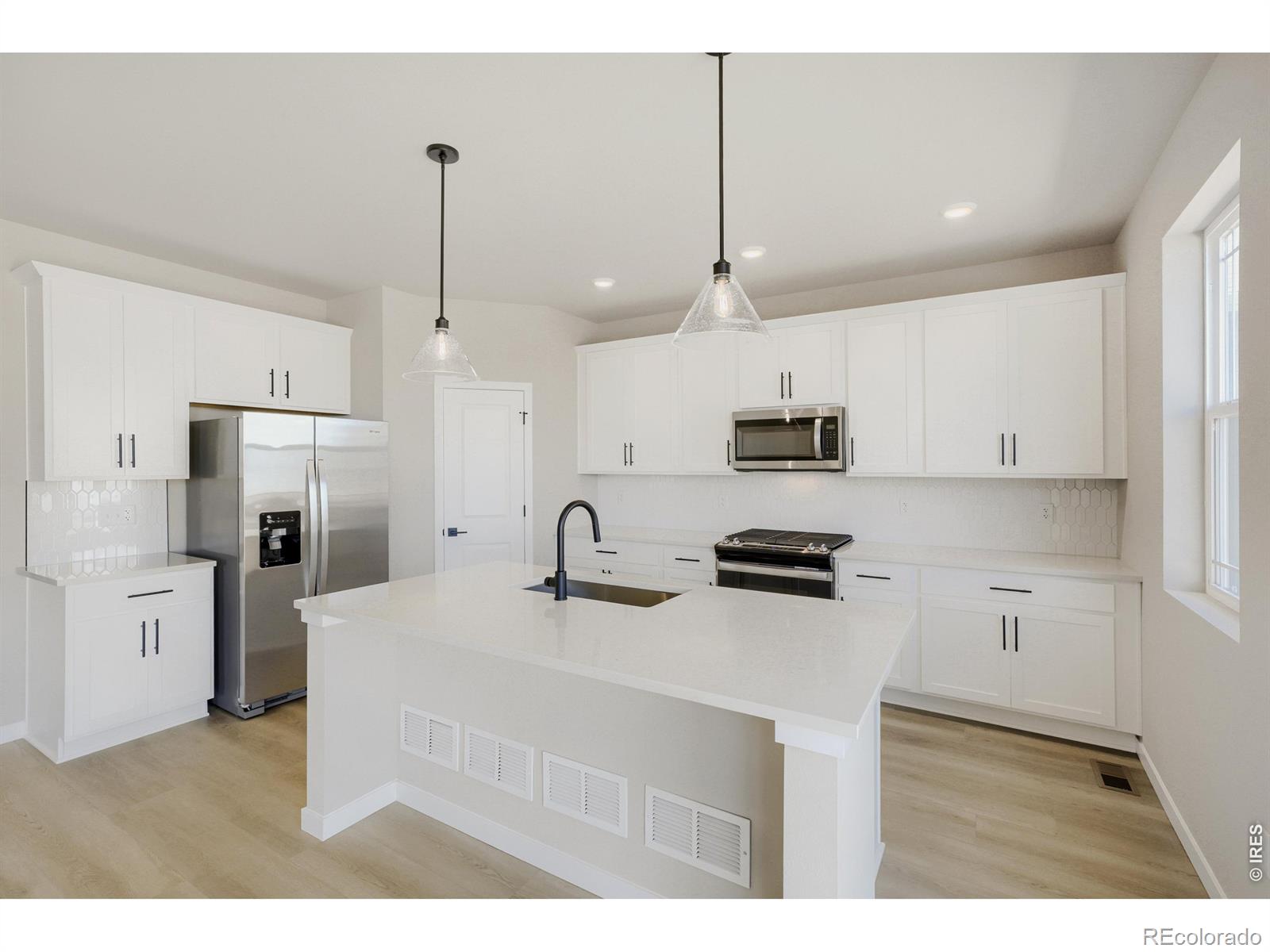 MLS Image #23 for 216  sugar beet lane,berthoud, Colorado