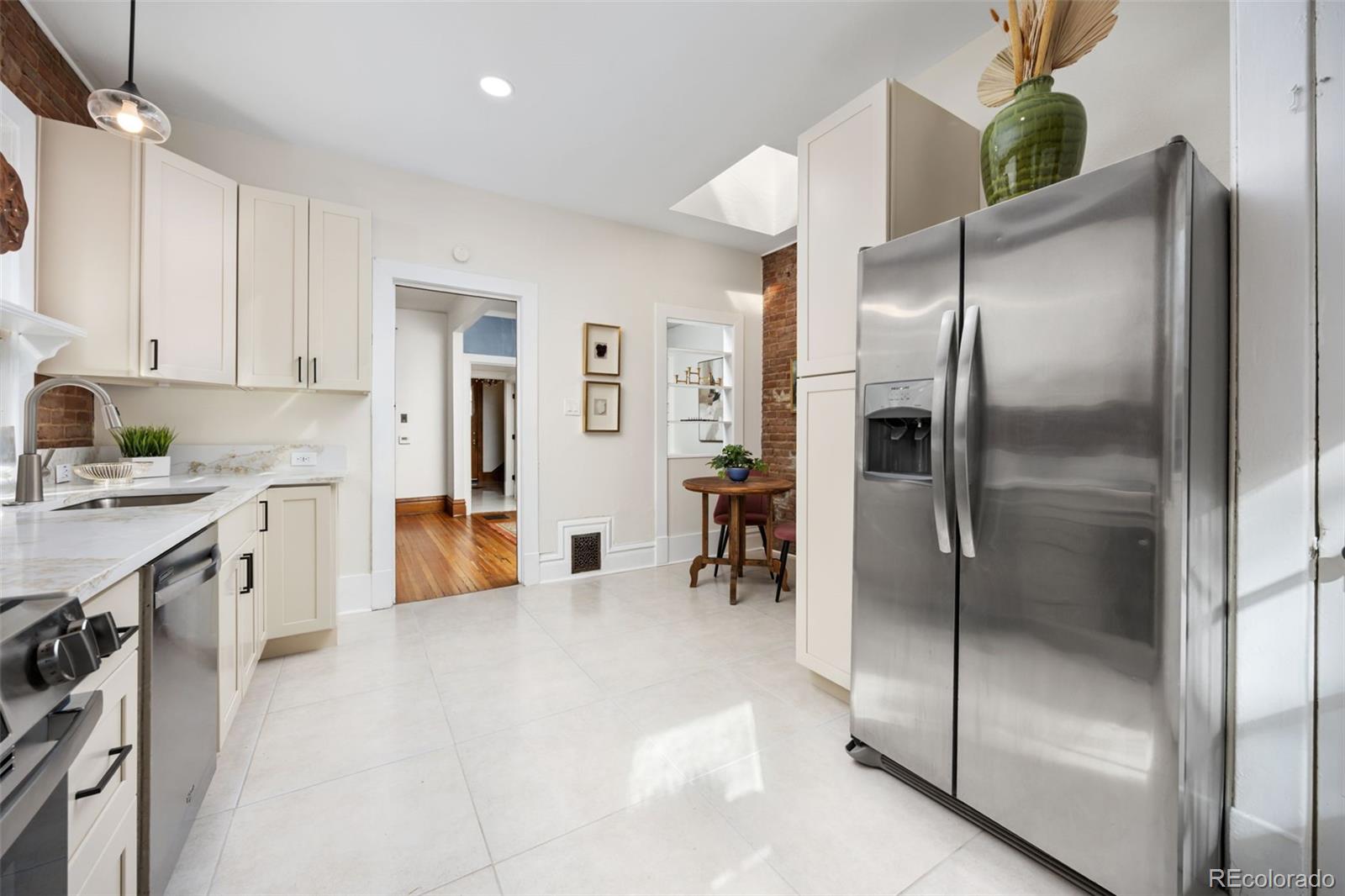 MLS Image #11 for 1344 n marion street,denver, Colorado