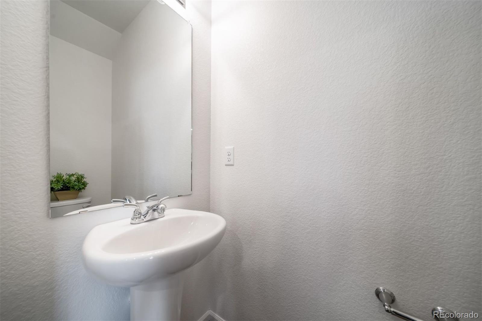 MLS Image #11 for 22343 e 46th avenue,aurora, Colorado