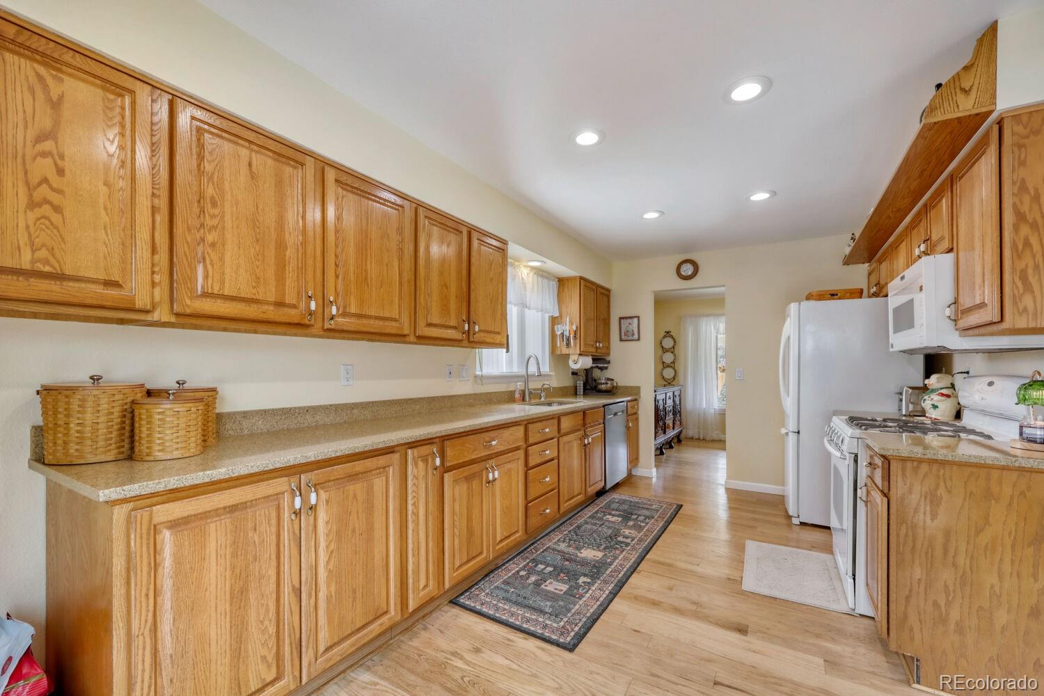 MLS Image #11 for 15681 e jefferson avenue,aurora, Colorado