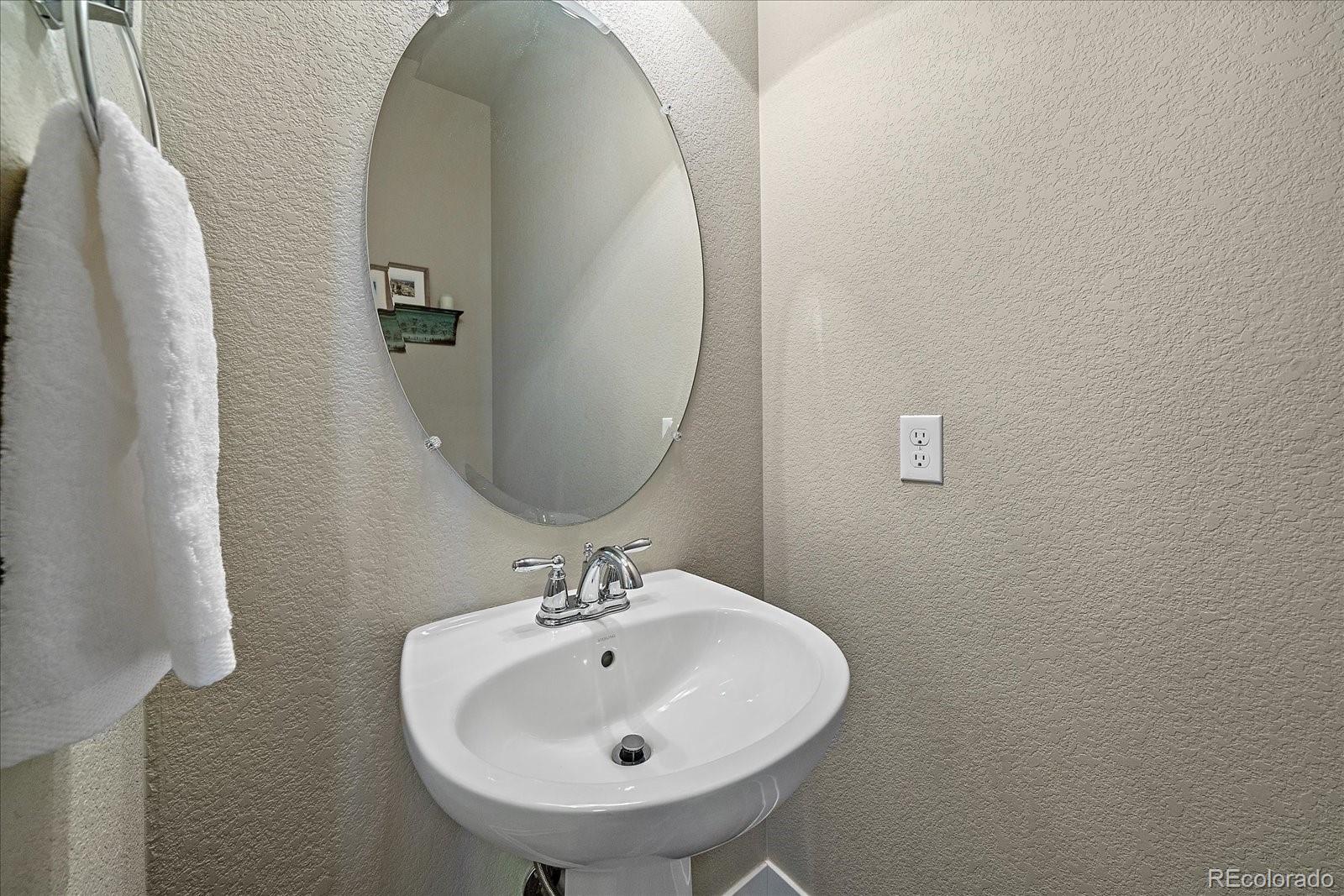 MLS Image #14 for 8528 e 54th place,denver, Colorado