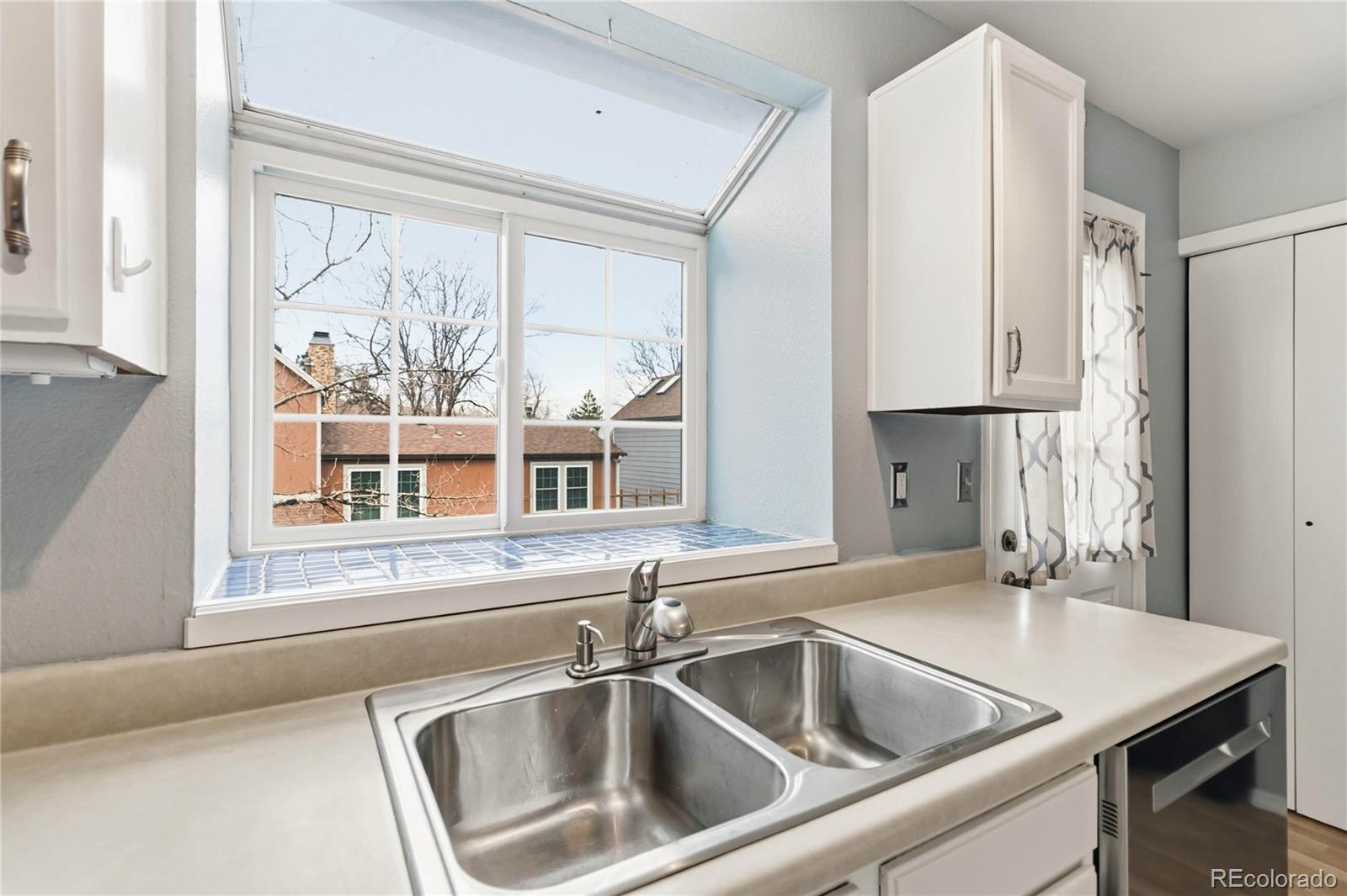 MLS Image #11 for 1219 s flower circle b,lakewood, Colorado
