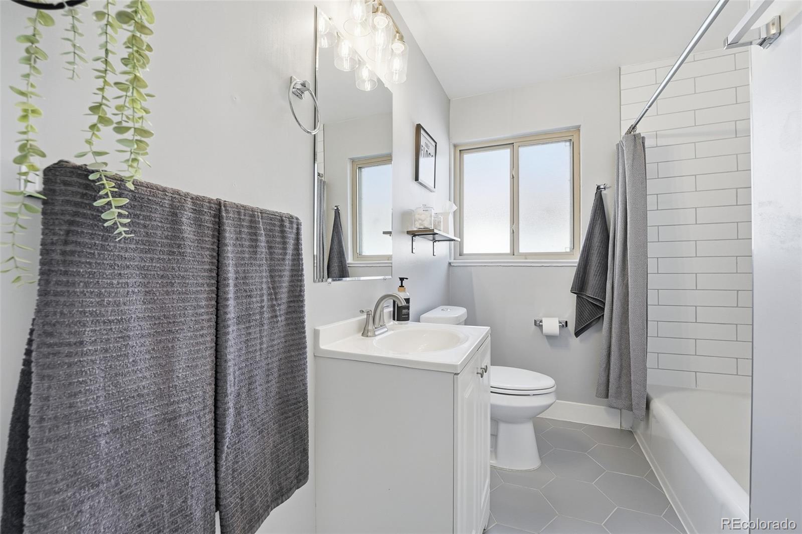 MLS Image #16 for 2434 s corona street,denver, Colorado
