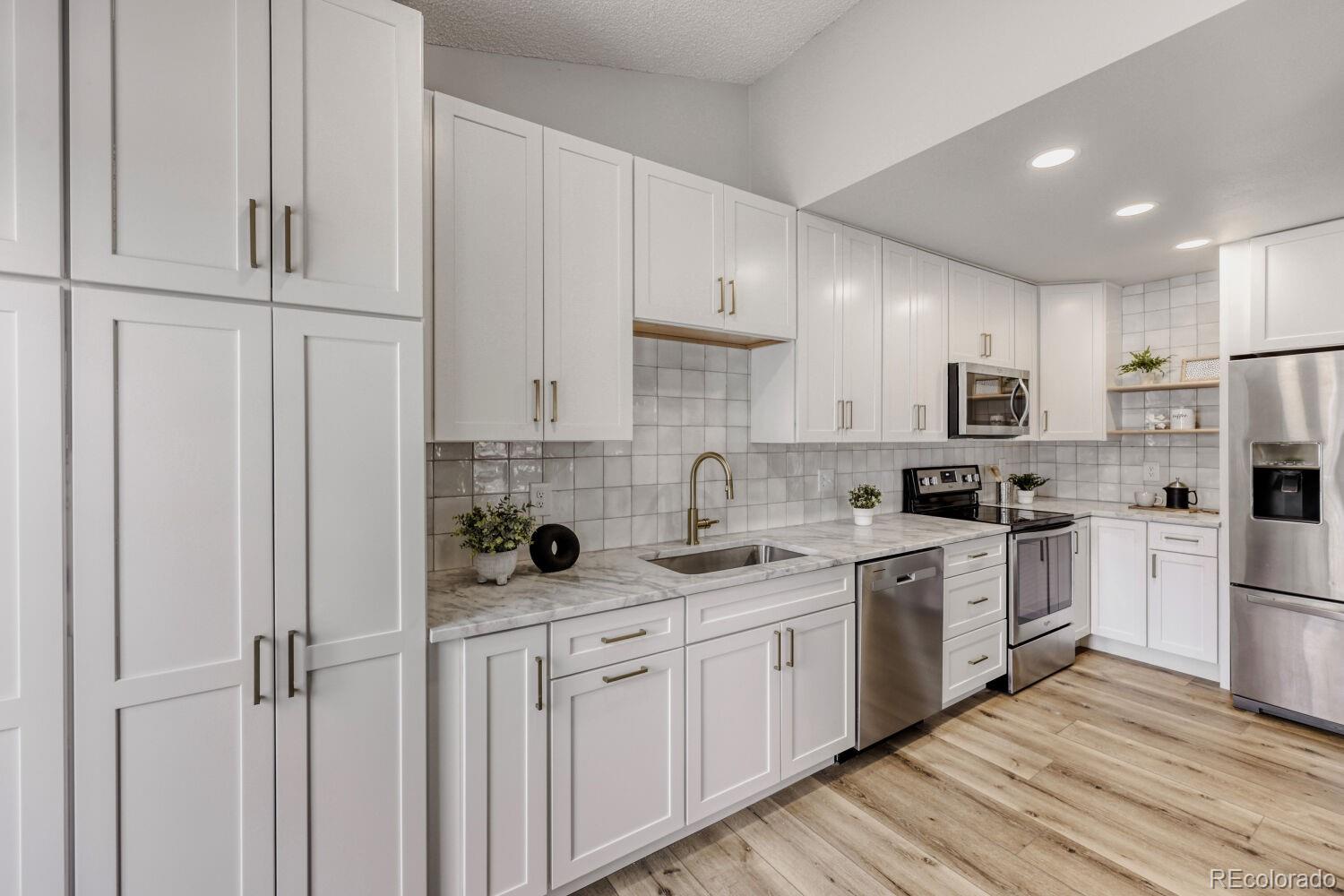 MLS Image #5 for 19795 e cornell avenue,aurora, Colorado