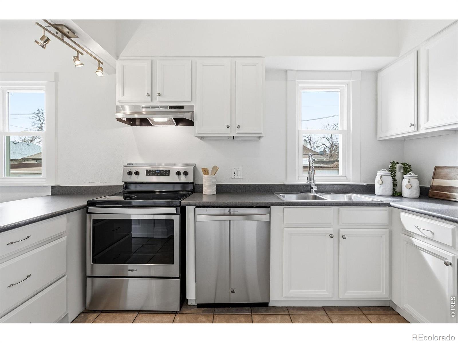 MLS Image #13 for 3740  grove street,denver, Colorado