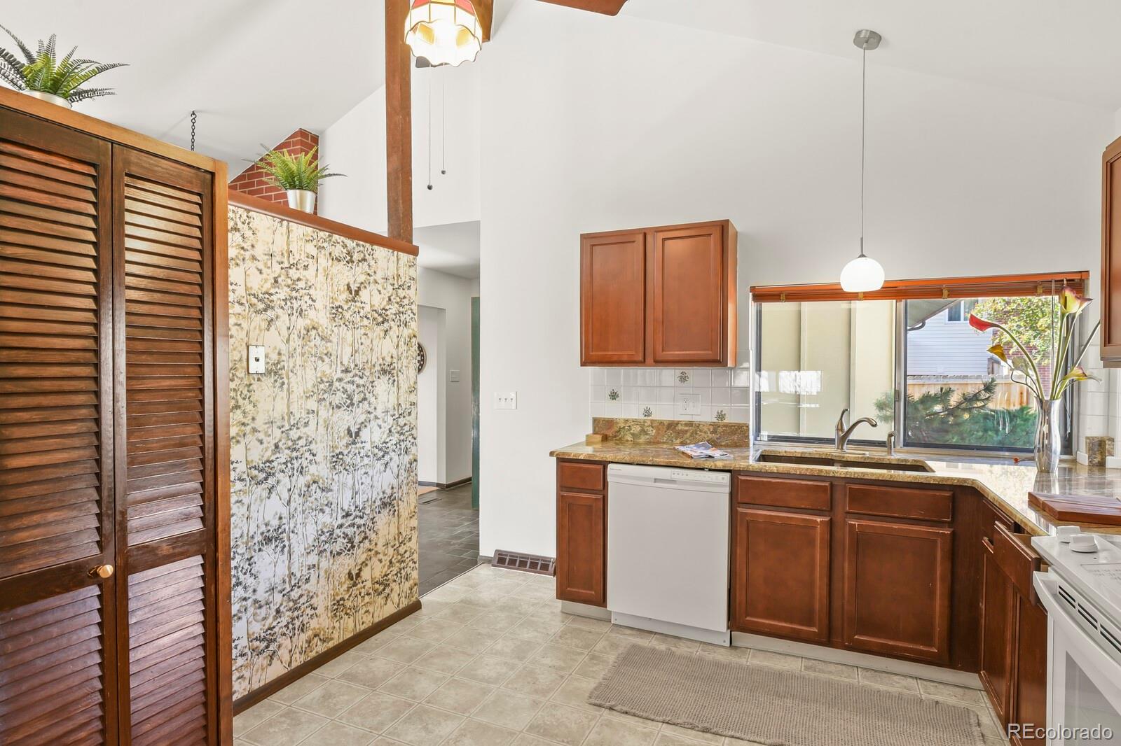 MLS Image #12 for 3402 s dallas court,denver, Colorado