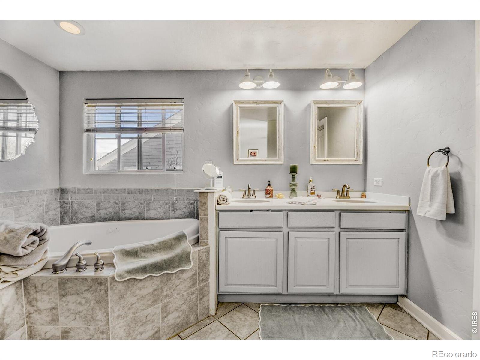 MLS Image #19 for 8200 s locust way,centennial, Colorado