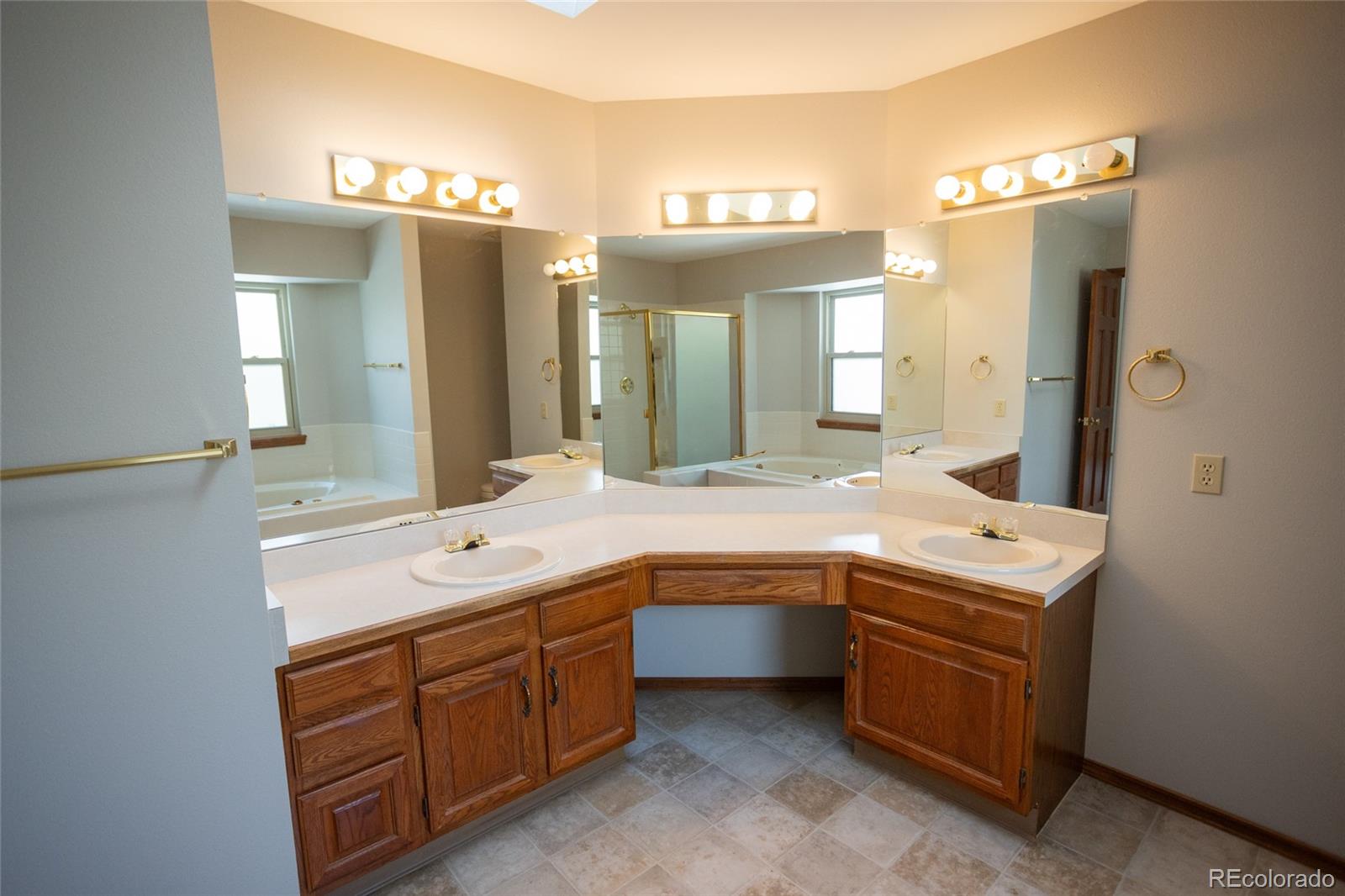 MLS Image #28 for 2010  tabor court,colorado springs, Colorado