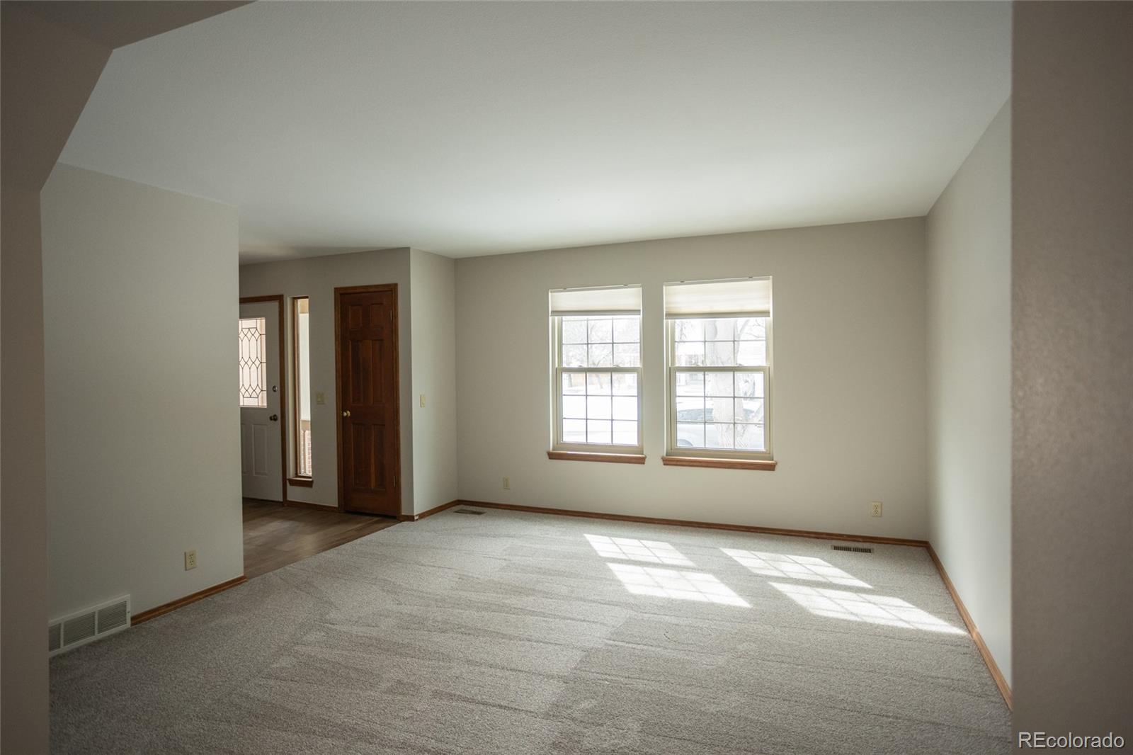 MLS Image #9 for 2010  tabor court,colorado springs, Colorado
