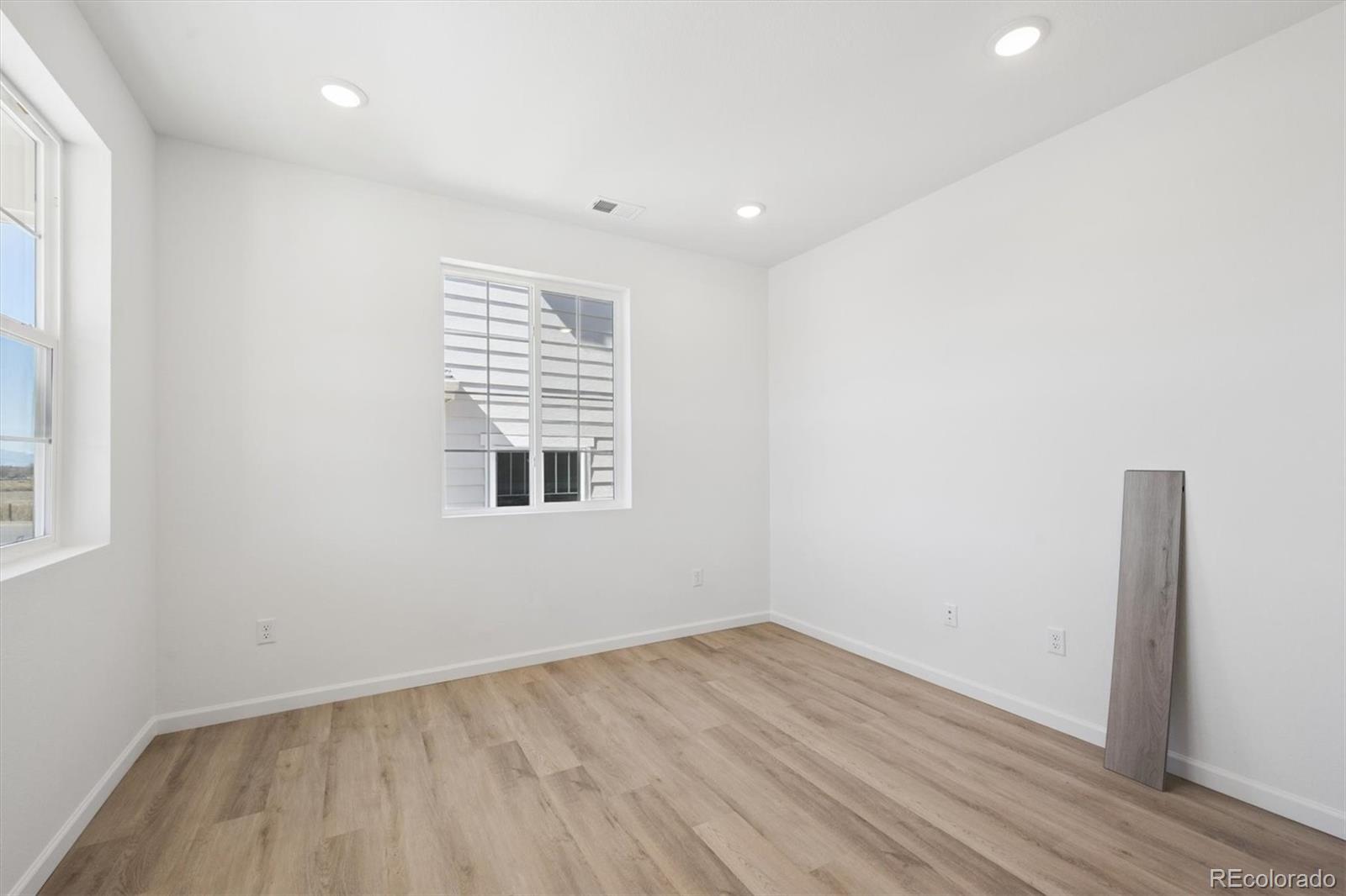 MLS Image #3 for 414 s rifle street,aurora, Colorado