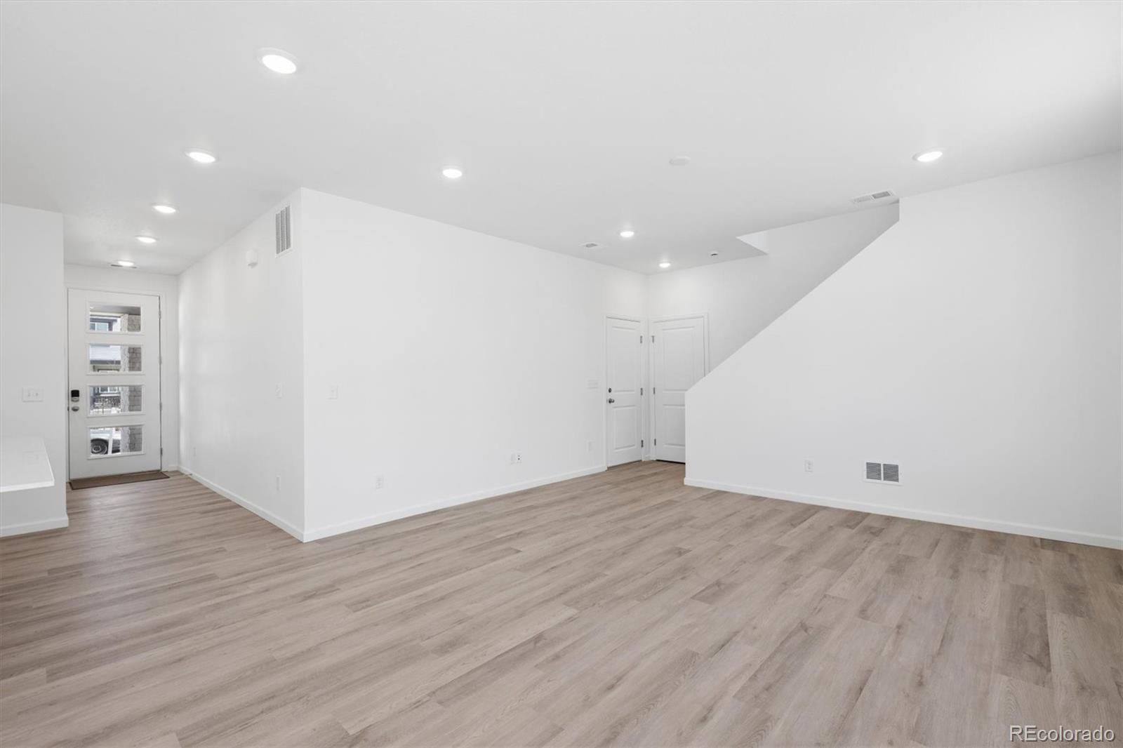 MLS Image #3 for 6607 n nepal court,aurora, Colorado