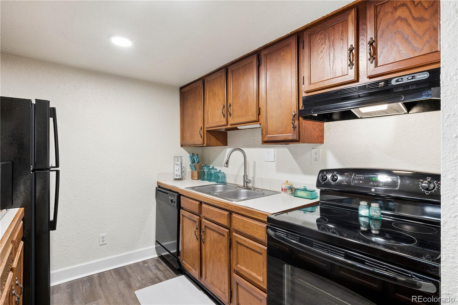 MLS Image #10 for 1370  estes street 102,lakewood, Colorado
