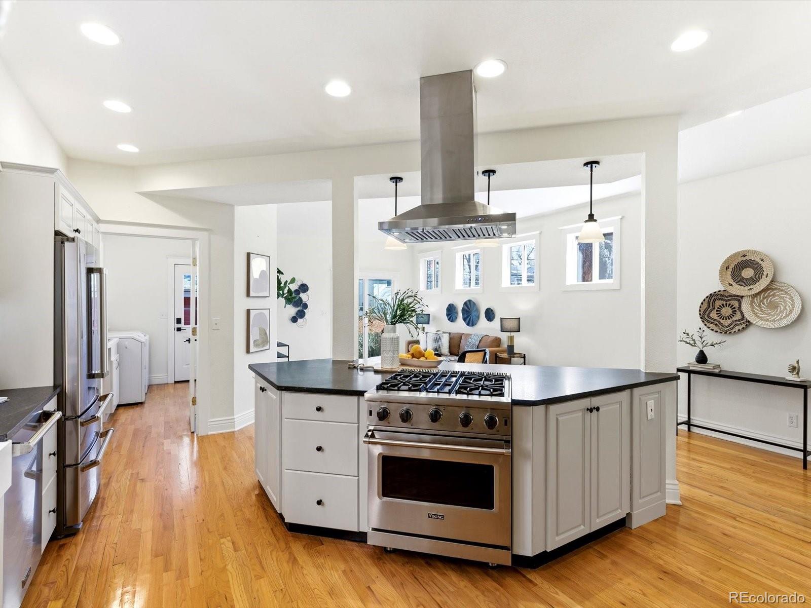 MLS Image #3 for 1346  steele street,denver, Colorado