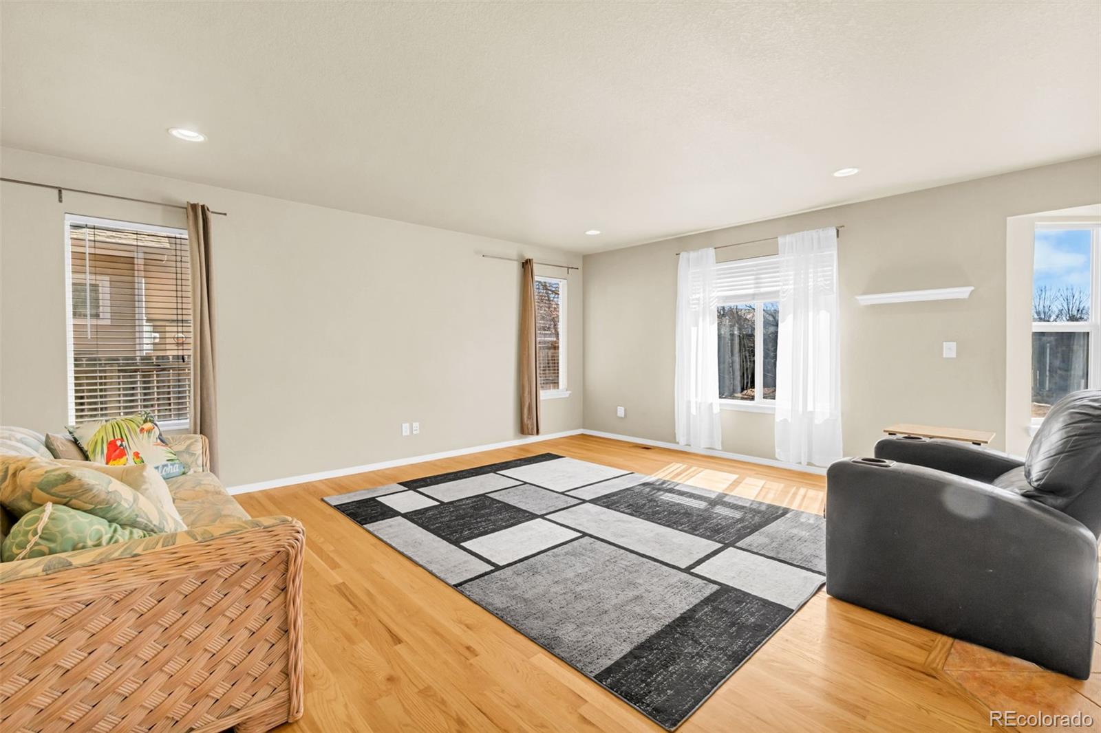 MLS Image #7 for 320  short drive,dacono, Colorado