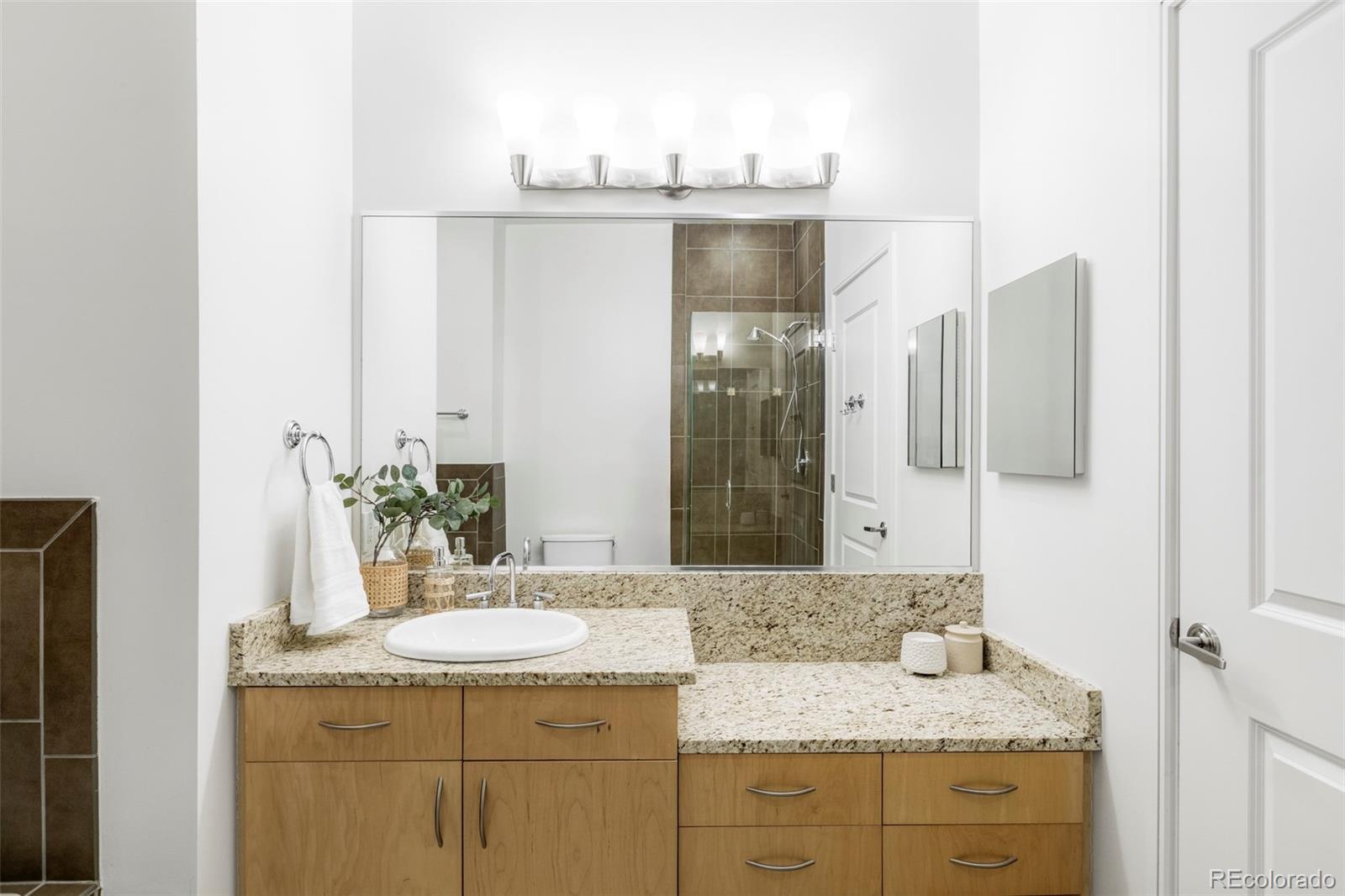 MLS Image #17 for 2958  syracuse street 406,denver, Colorado