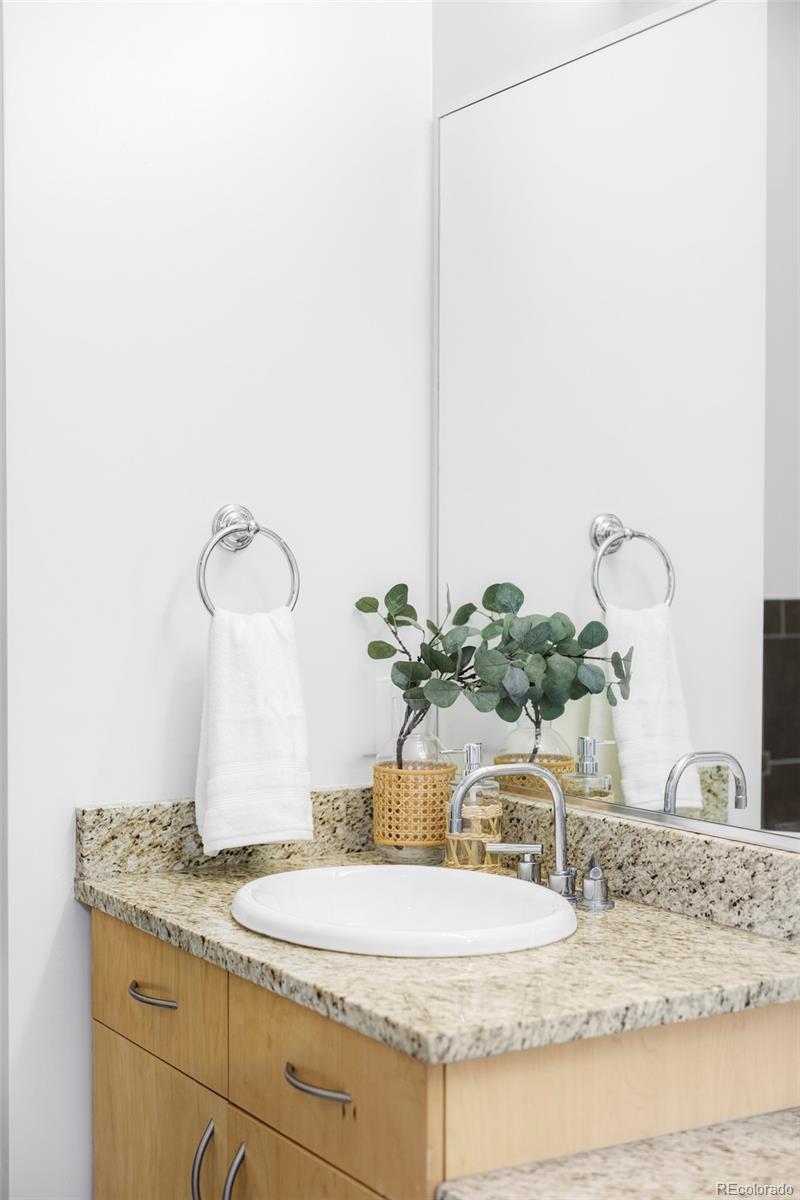 MLS Image #18 for 2958  syracuse street 406,denver, Colorado