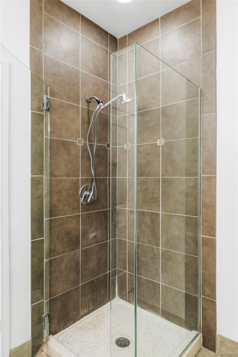 MLS Image #20 for 2958  syracuse street 406,denver, Colorado