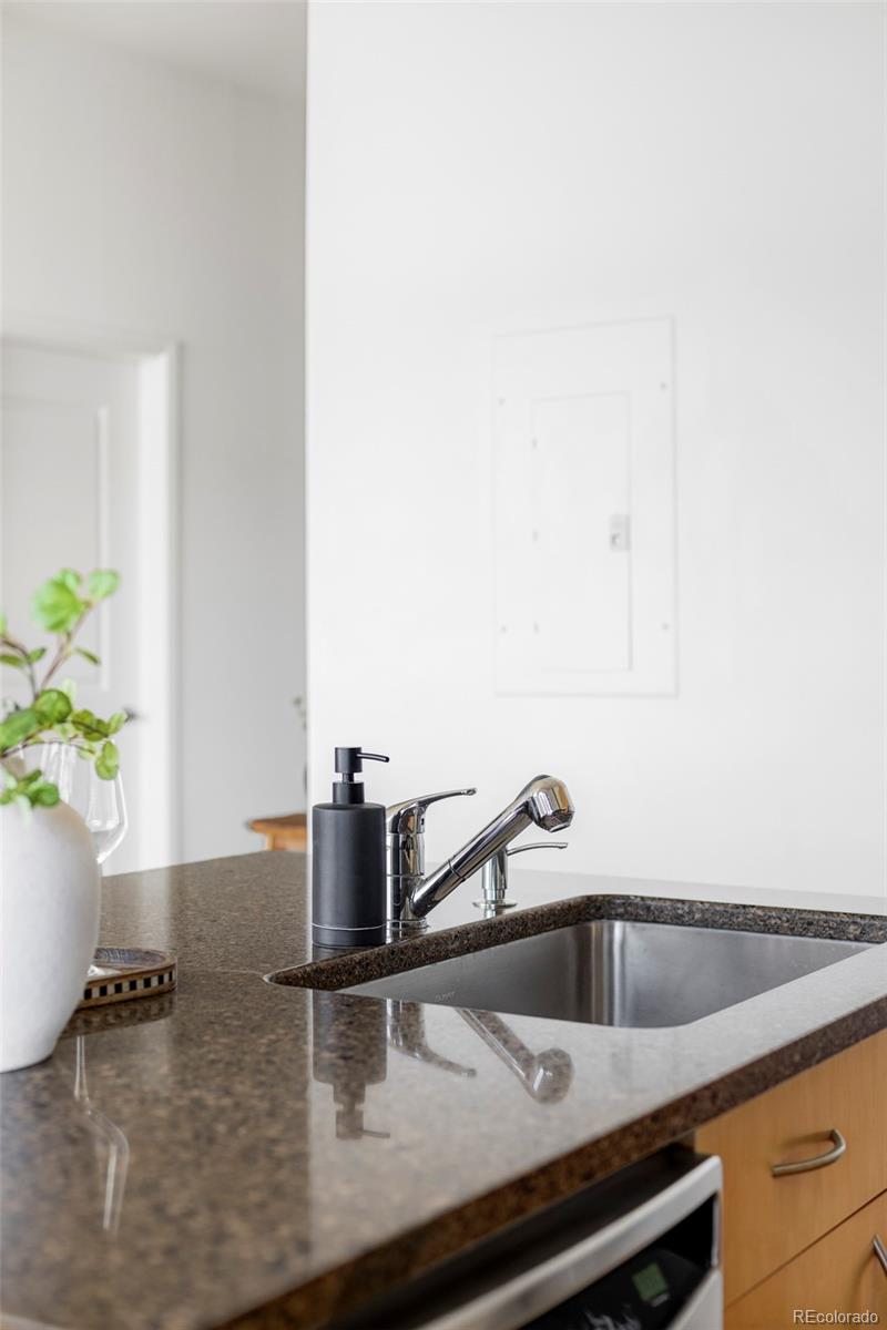 MLS Image #6 for 2958  syracuse street 406,denver, Colorado